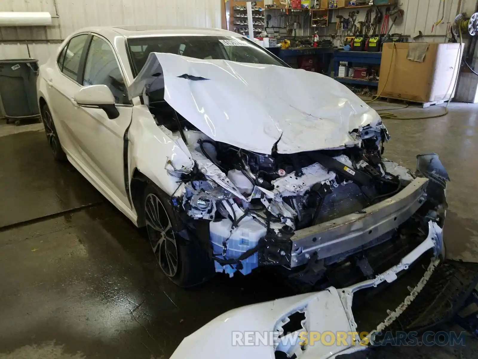 1 Photograph of a damaged car 4T1M11AK7LU924898 TOYOTA CAMRY 2020