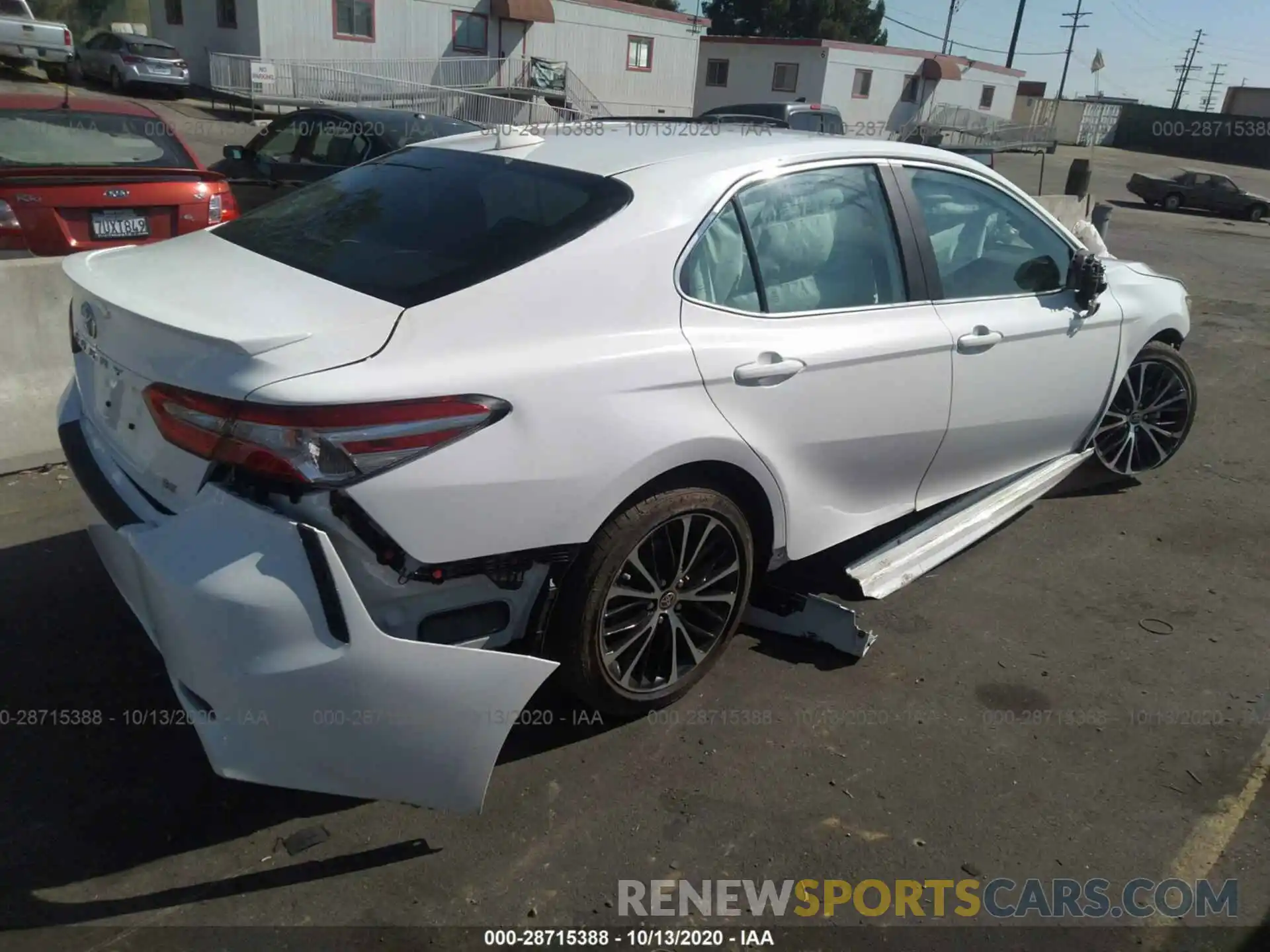 4 Photograph of a damaged car 4T1M11AK7LU961885 TOYOTA CAMRY 2020