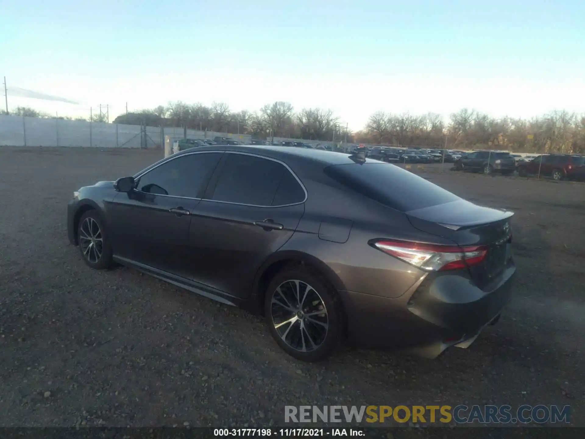 3 Photograph of a damaged car 4T1M11AK7LU991081 TOYOTA CAMRY 2020