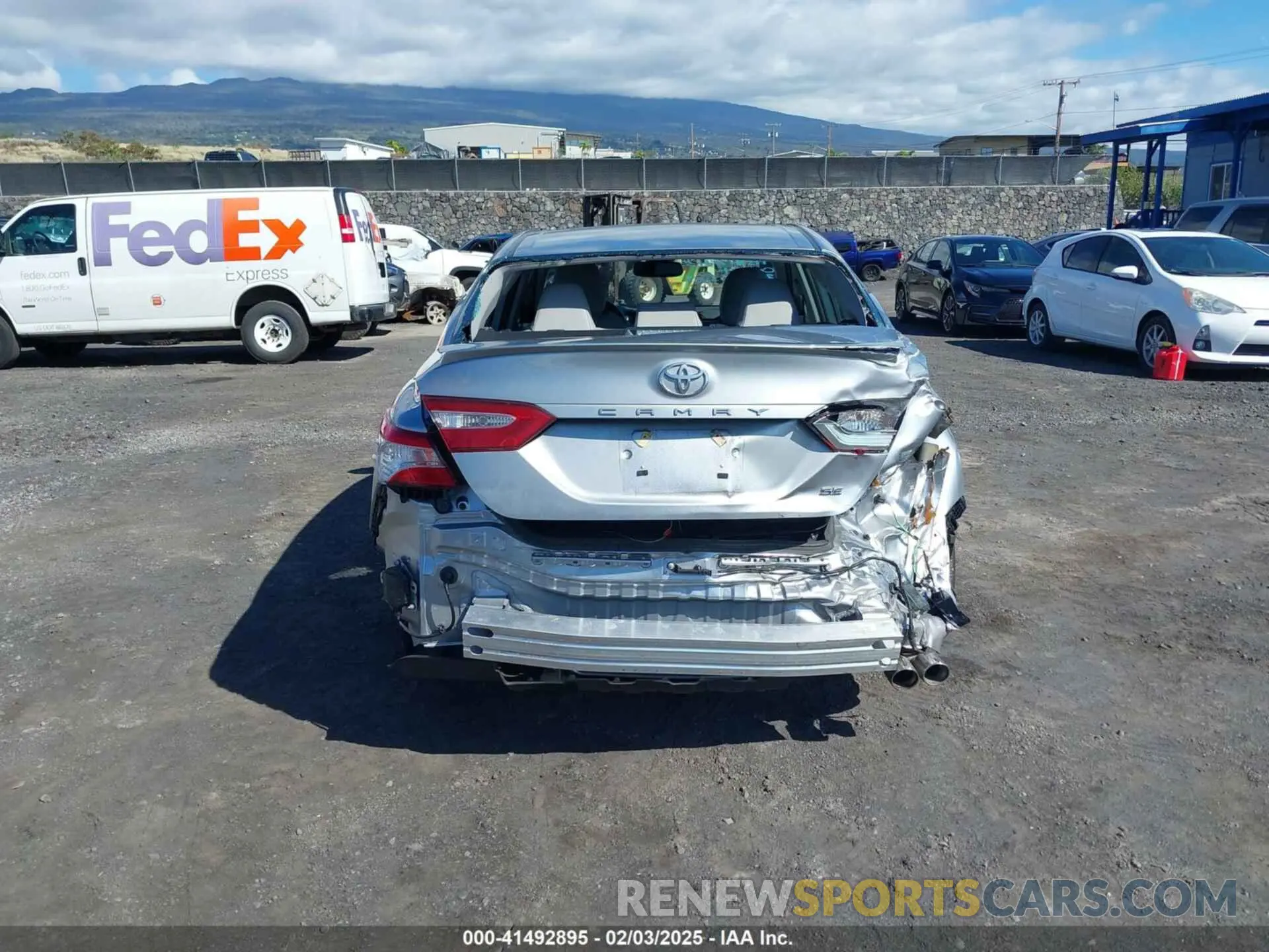 17 Photograph of a damaged car 4T1M11AK7LU993039 TOYOTA CAMRY 2020