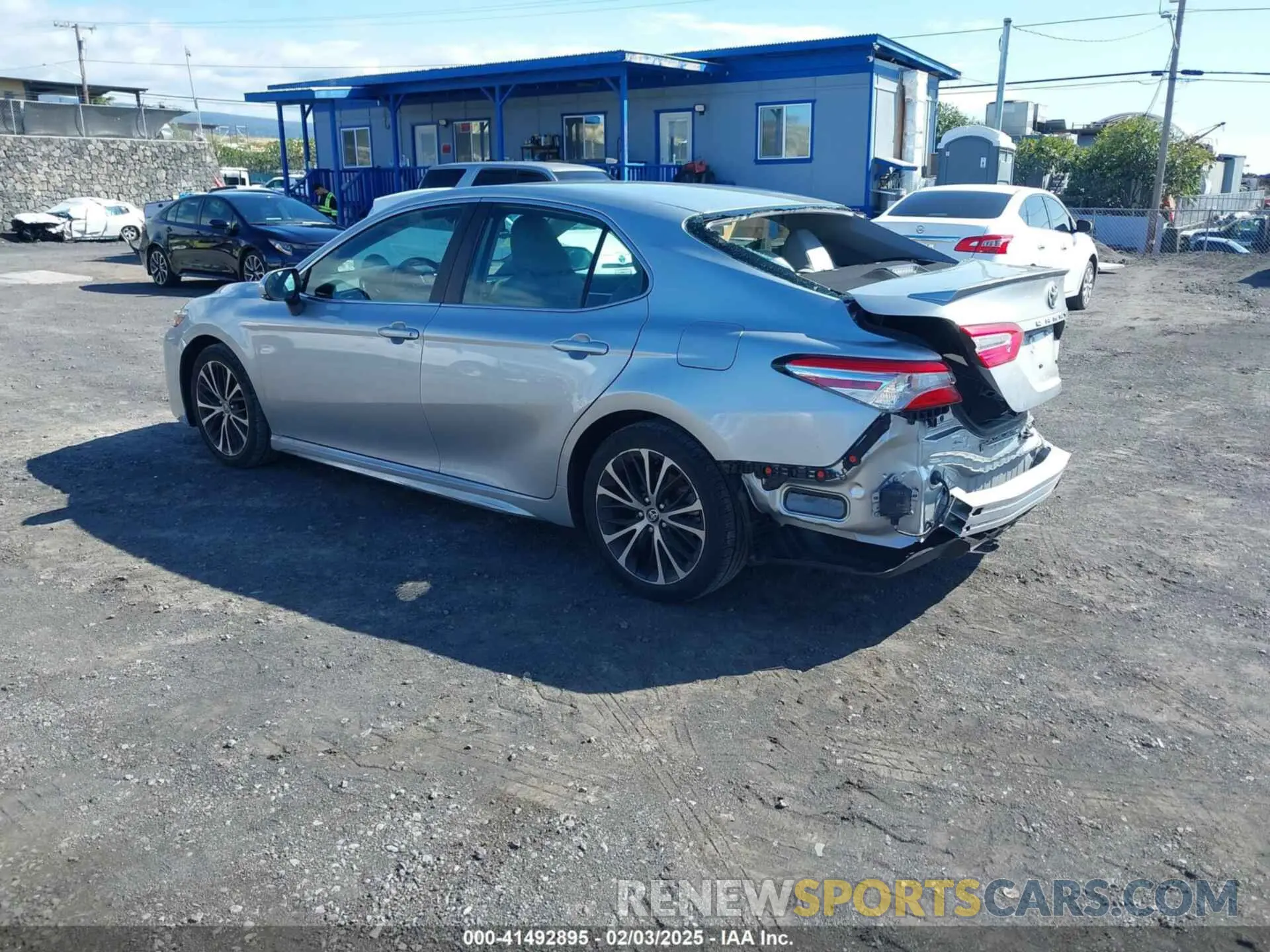 3 Photograph of a damaged car 4T1M11AK7LU993039 TOYOTA CAMRY 2020