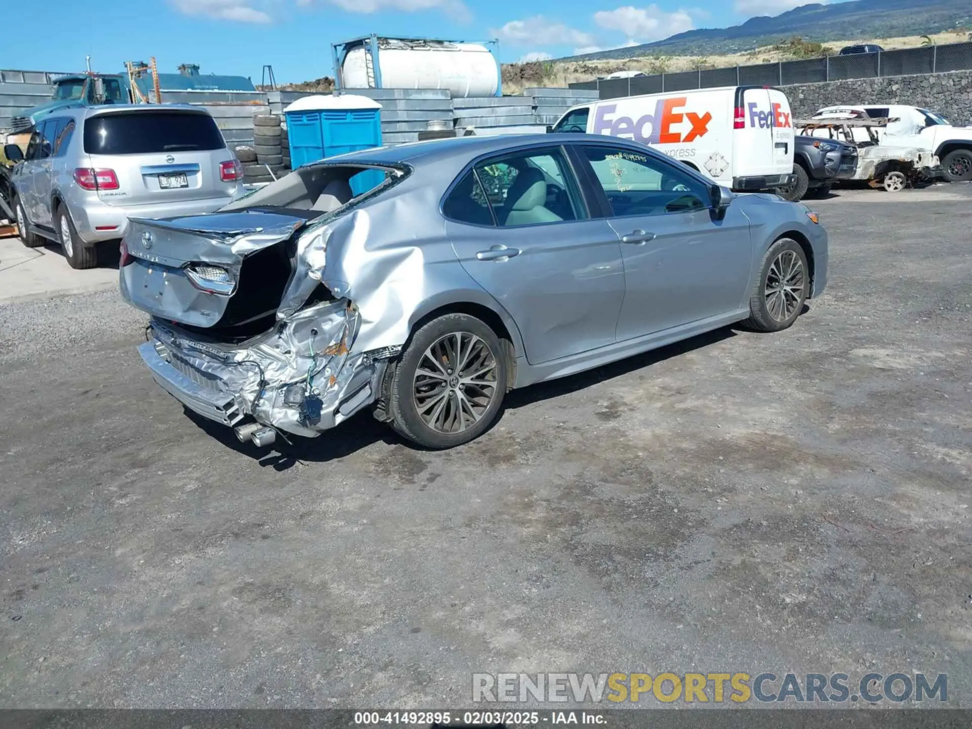 4 Photograph of a damaged car 4T1M11AK7LU993039 TOYOTA CAMRY 2020