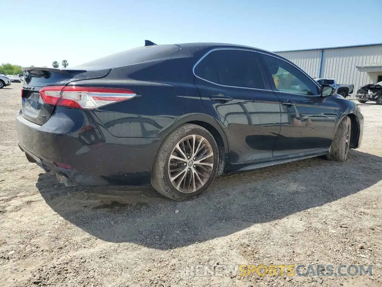 3 Photograph of a damaged car 4T1M11AK7LU993865 TOYOTA CAMRY 2020