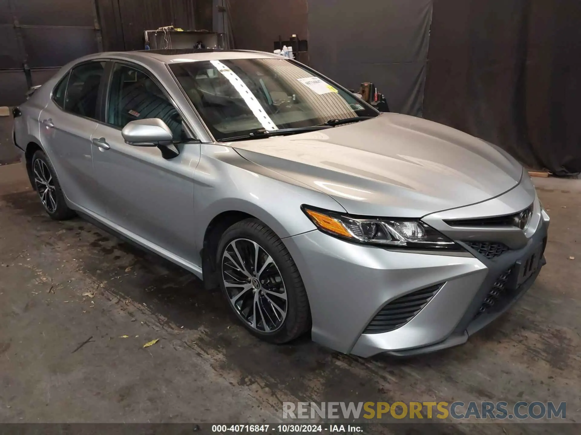 1 Photograph of a damaged car 4T1M11AK7LU996166 TOYOTA CAMRY 2020