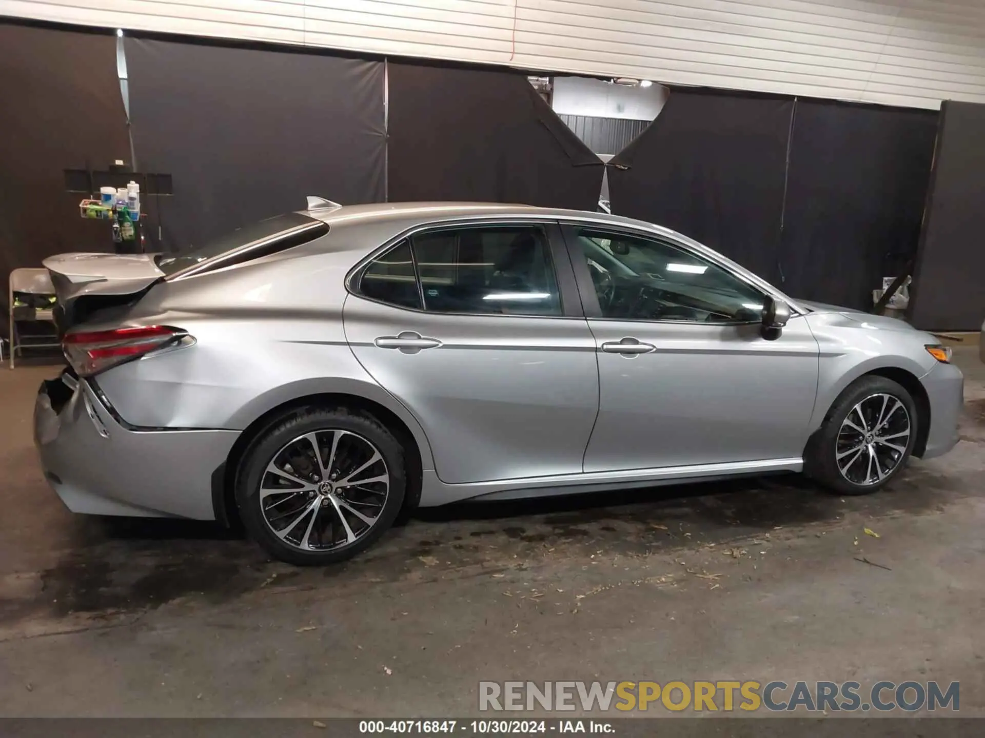 13 Photograph of a damaged car 4T1M11AK7LU996166 TOYOTA CAMRY 2020