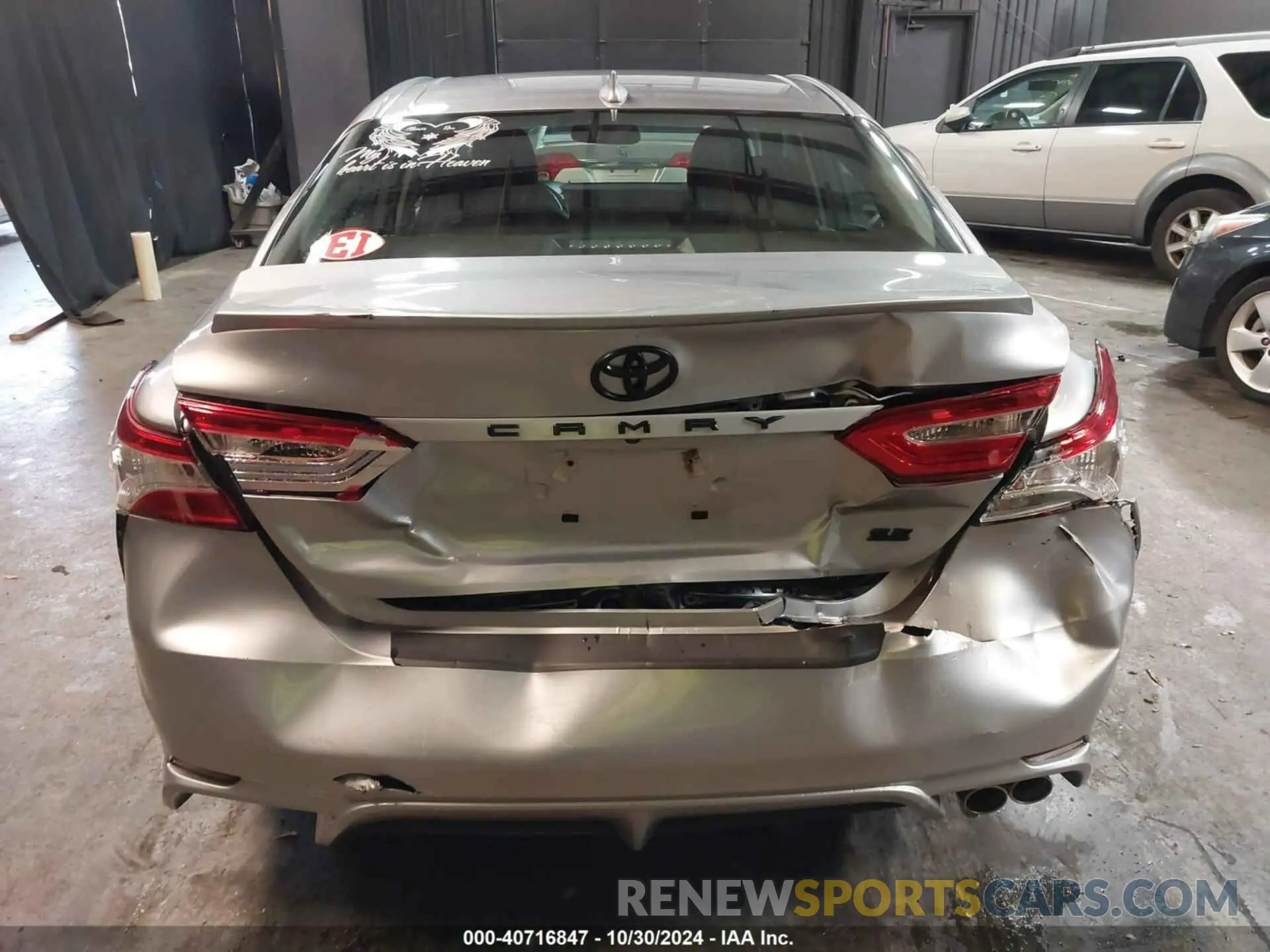 16 Photograph of a damaged car 4T1M11AK7LU996166 TOYOTA CAMRY 2020