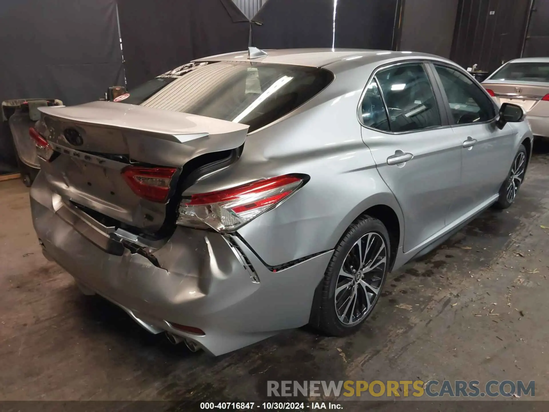 4 Photograph of a damaged car 4T1M11AK7LU996166 TOYOTA CAMRY 2020