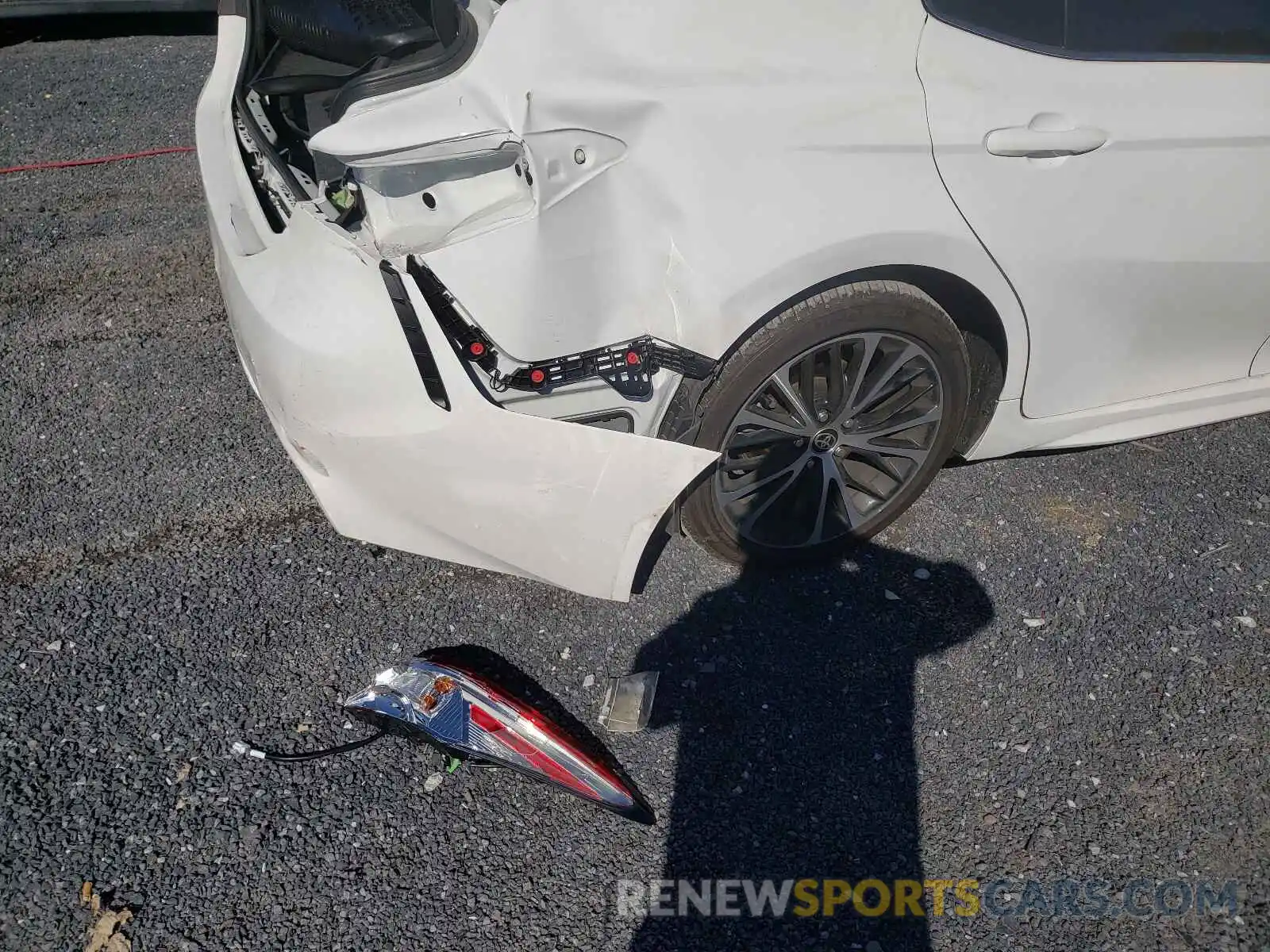 9 Photograph of a damaged car 4T1M11AK7LU998127 TOYOTA CAMRY 2020