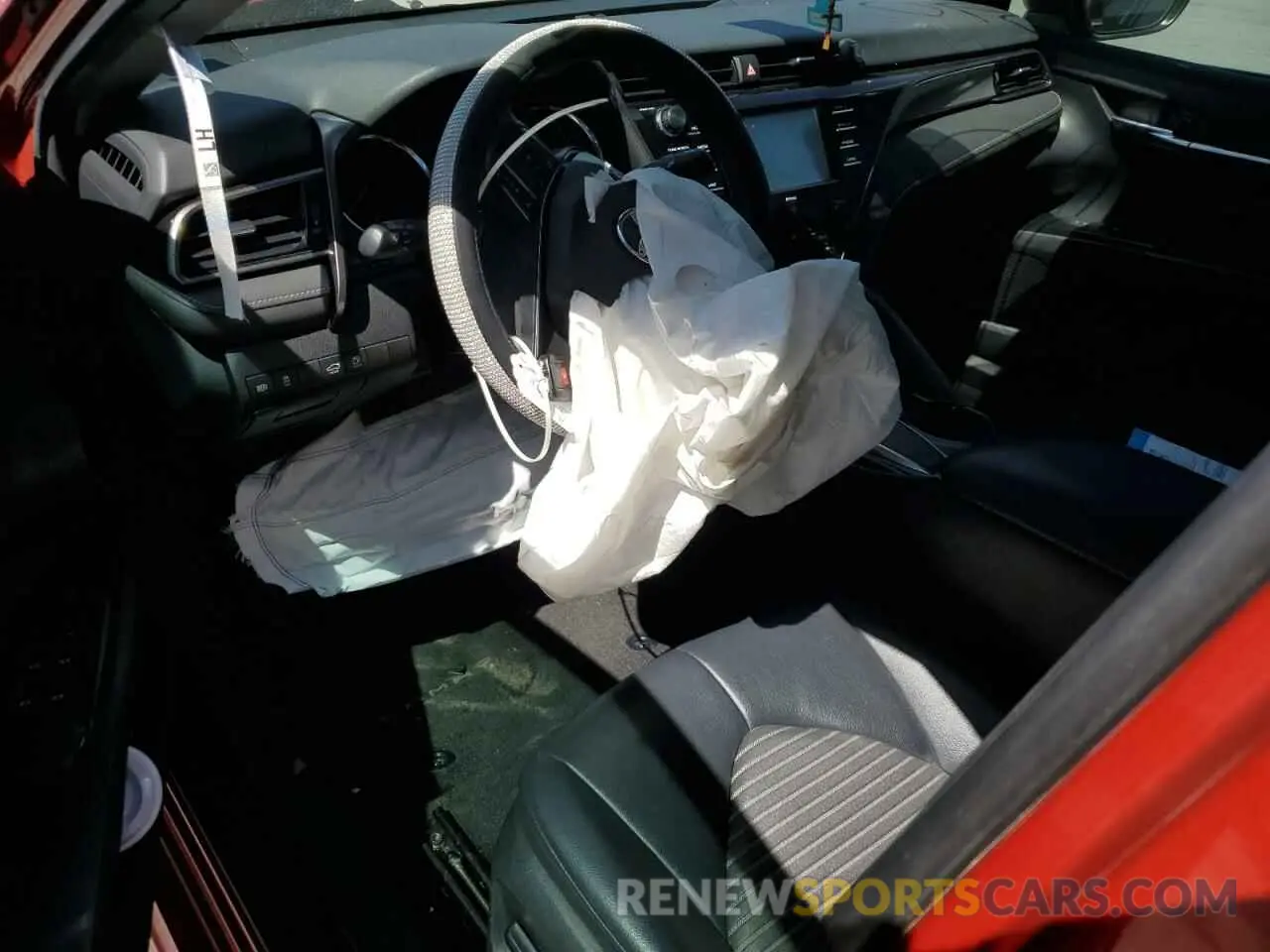 8 Photograph of a damaged car 4T1M11AK8LU314637 TOYOTA CAMRY 2020