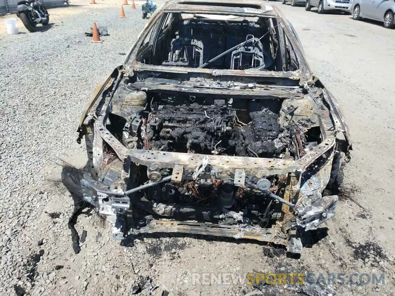 10 Photograph of a damaged car 4T1M11AK8LU323032 TOYOTA CAMRY 2020