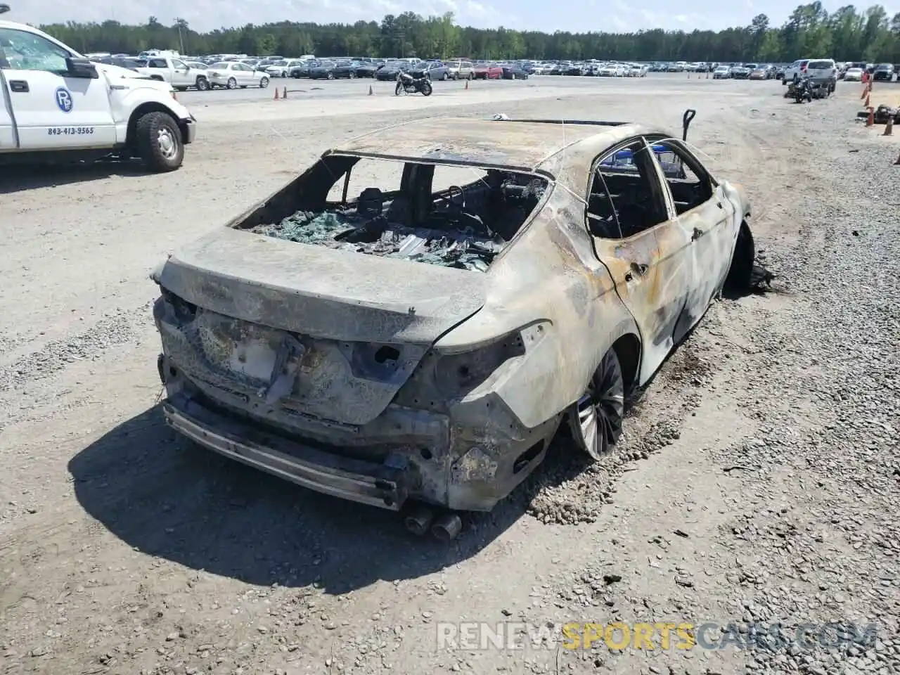 4 Photograph of a damaged car 4T1M11AK8LU323032 TOYOTA CAMRY 2020