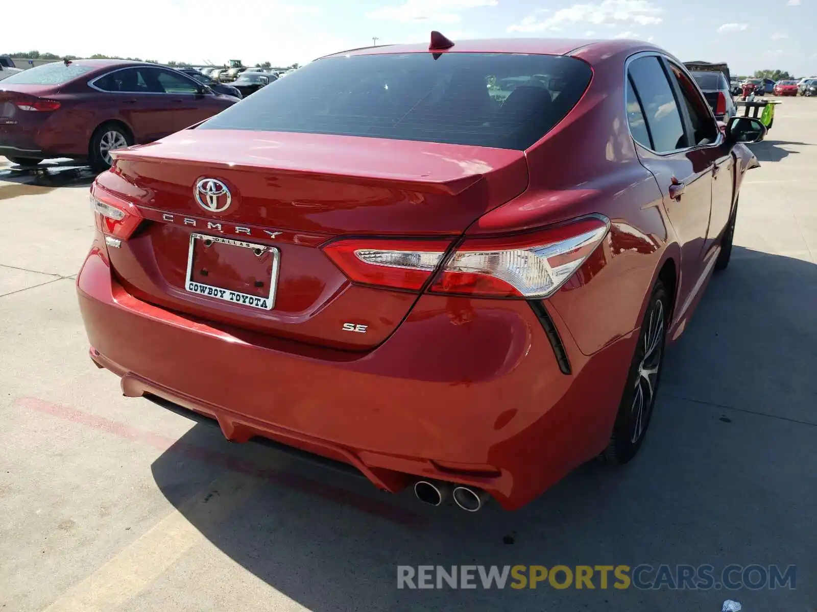 4 Photograph of a damaged car 4T1M11AK8LU324391 TOYOTA CAMRY 2020