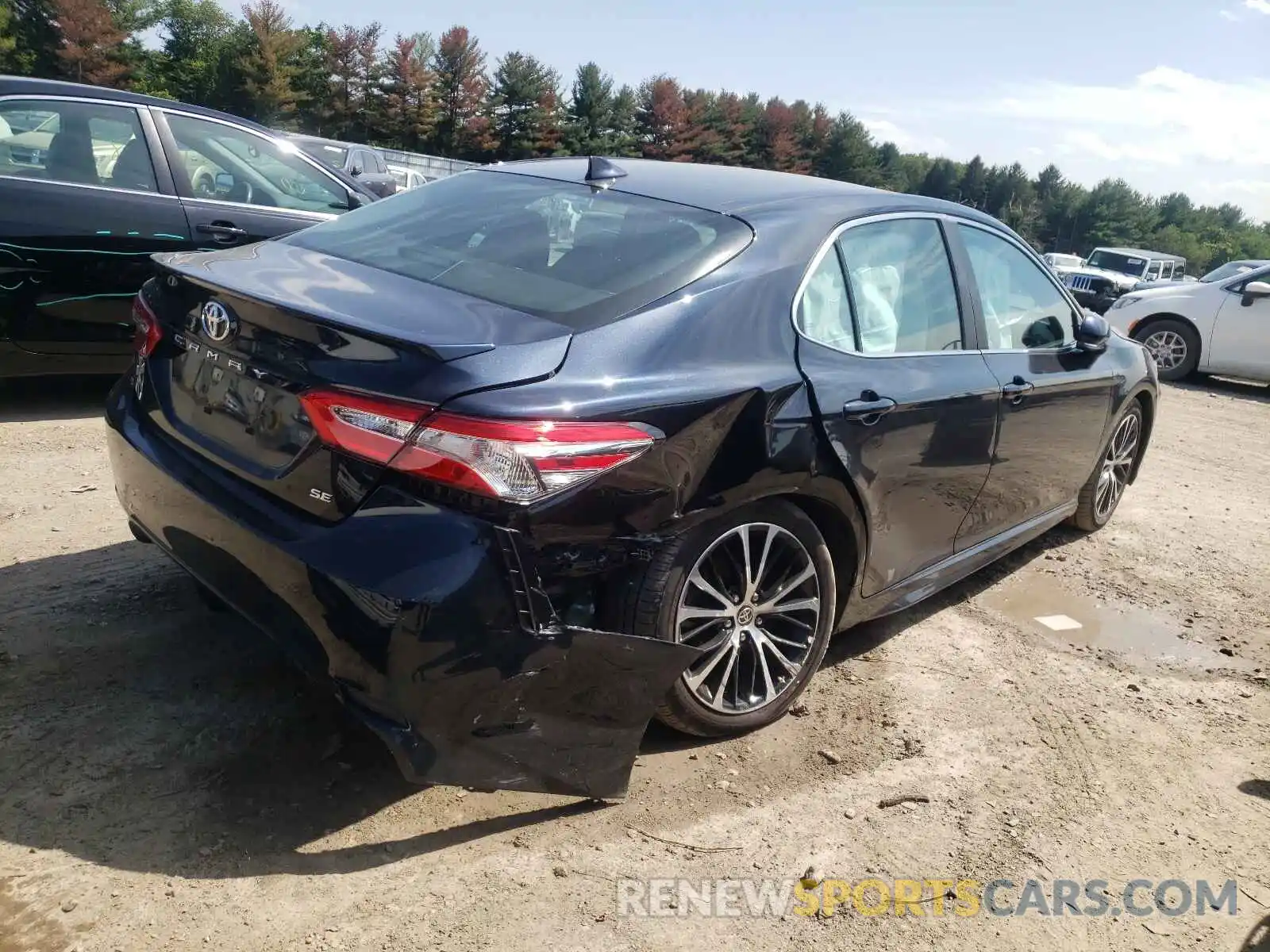 4 Photograph of a damaged car 4T1M11AK8LU384283 TOYOTA CAMRY 2020