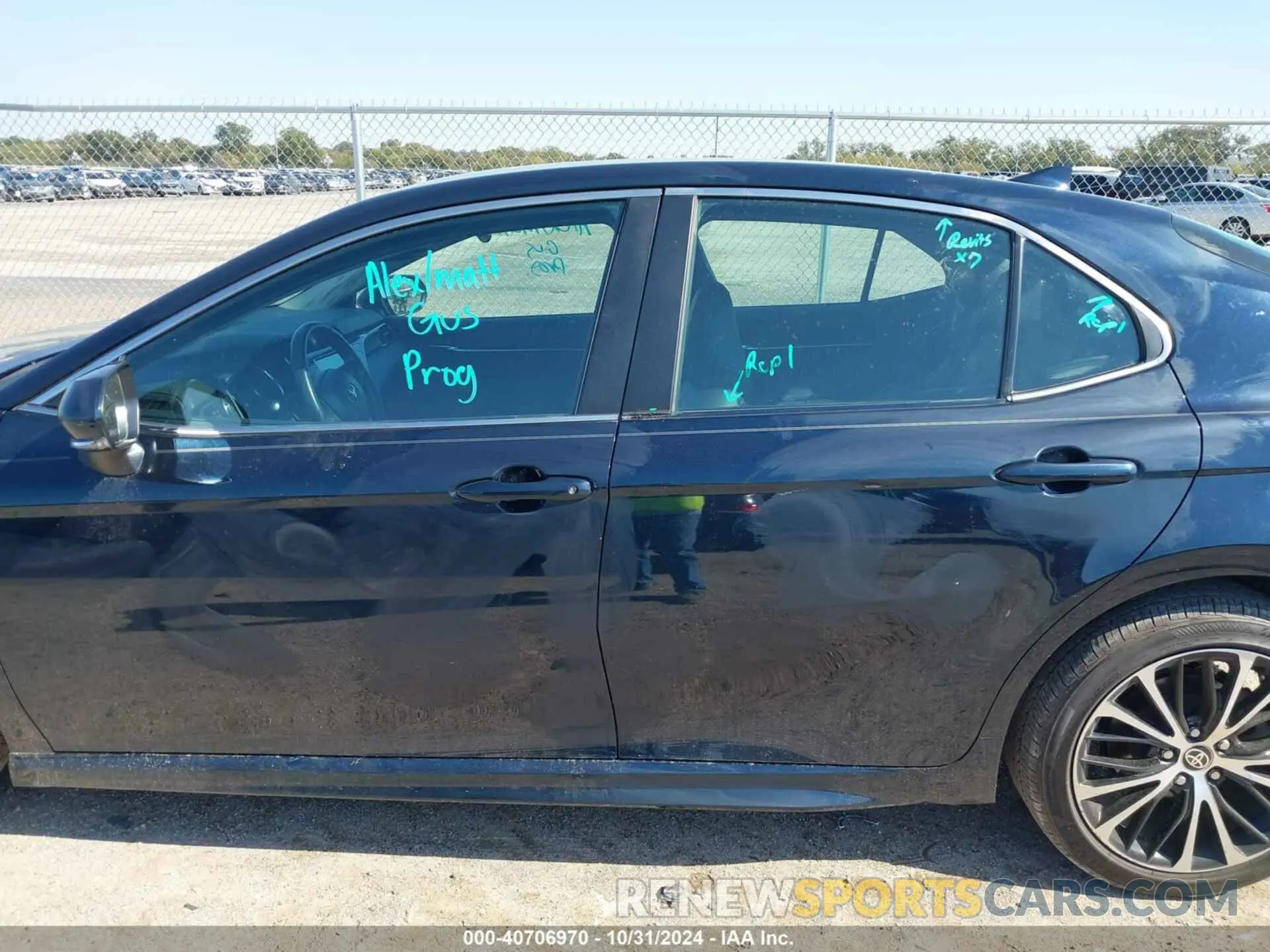 14 Photograph of a damaged car 4T1M11AK8LU388267 TOYOTA CAMRY 2020