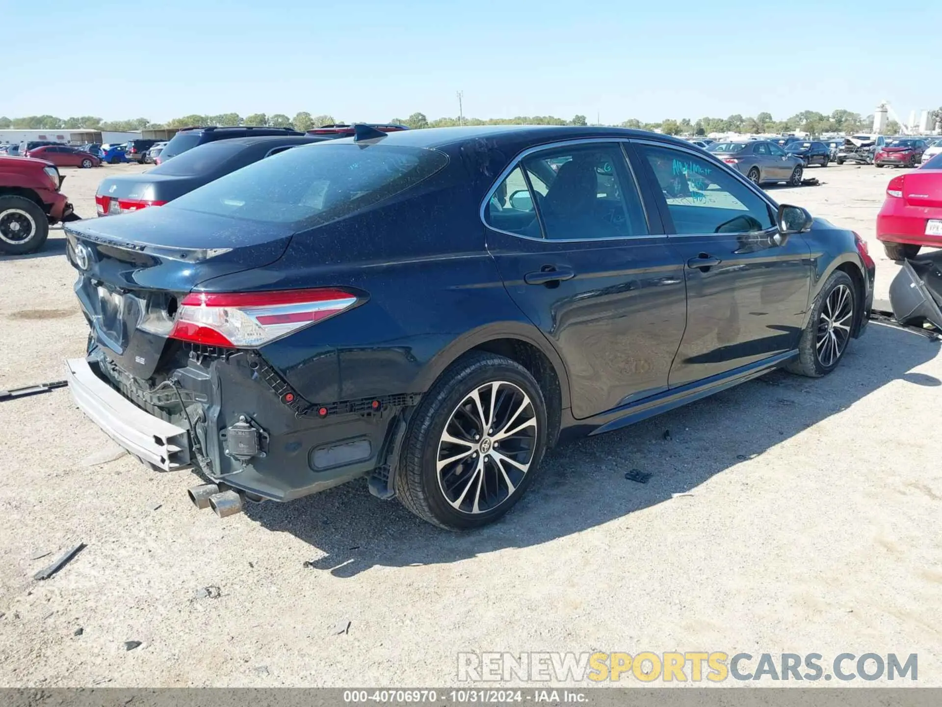 4 Photograph of a damaged car 4T1M11AK8LU388267 TOYOTA CAMRY 2020