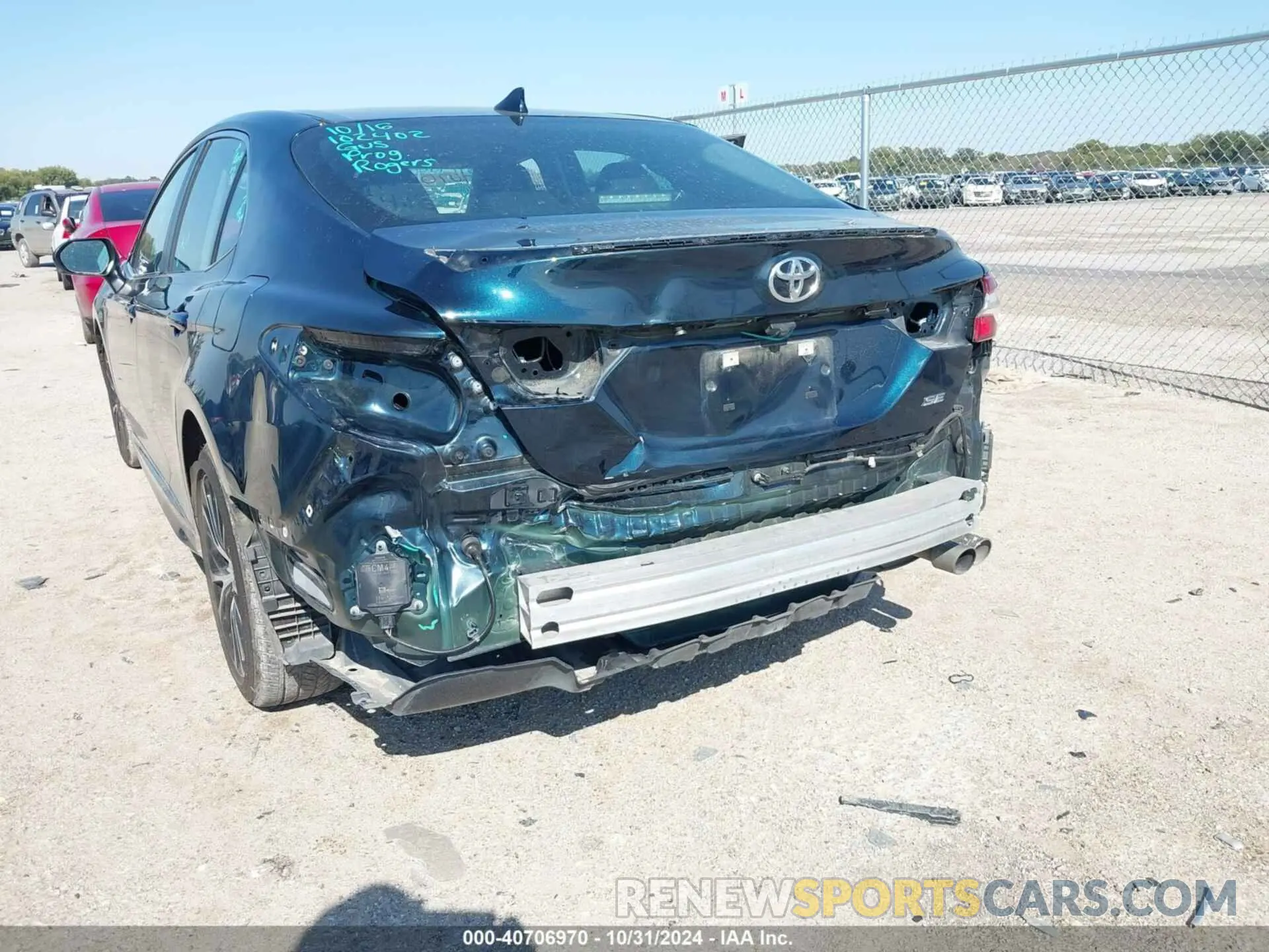 6 Photograph of a damaged car 4T1M11AK8LU388267 TOYOTA CAMRY 2020
