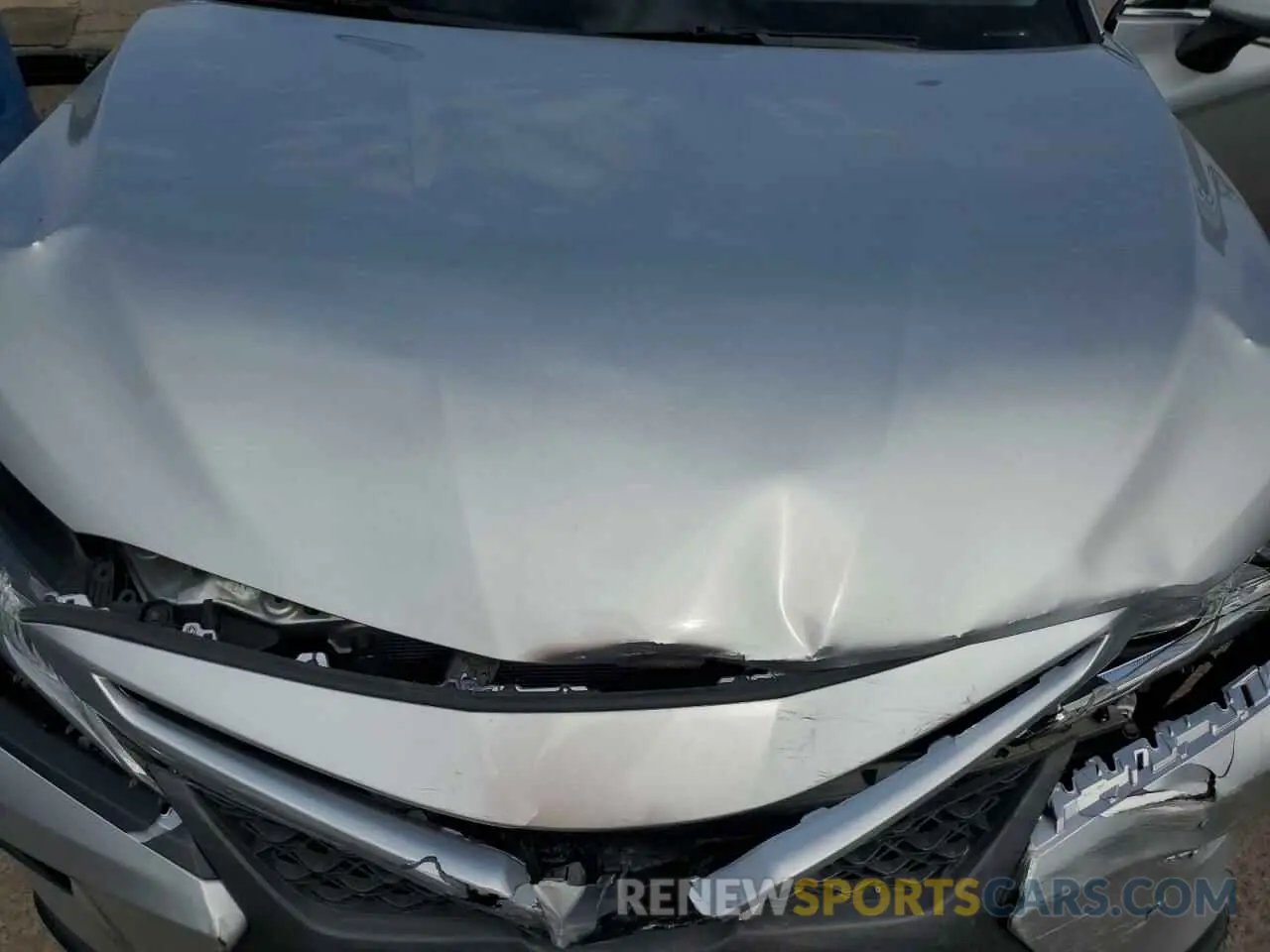 13 Photograph of a damaged car 4T1M11AK8LU910878 TOYOTA CAMRY 2020