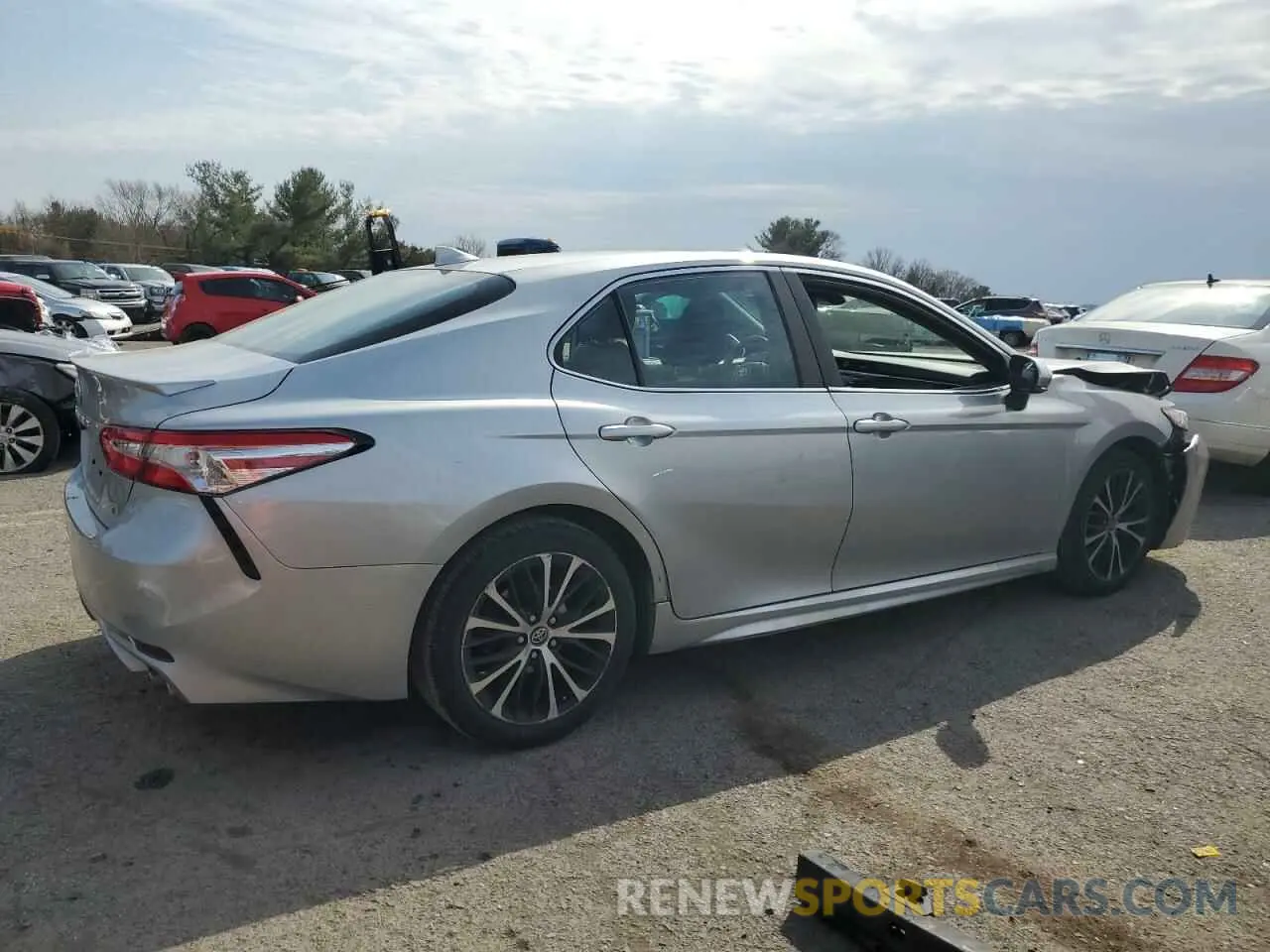 3 Photograph of a damaged car 4T1M11AK8LU910878 TOYOTA CAMRY 2020