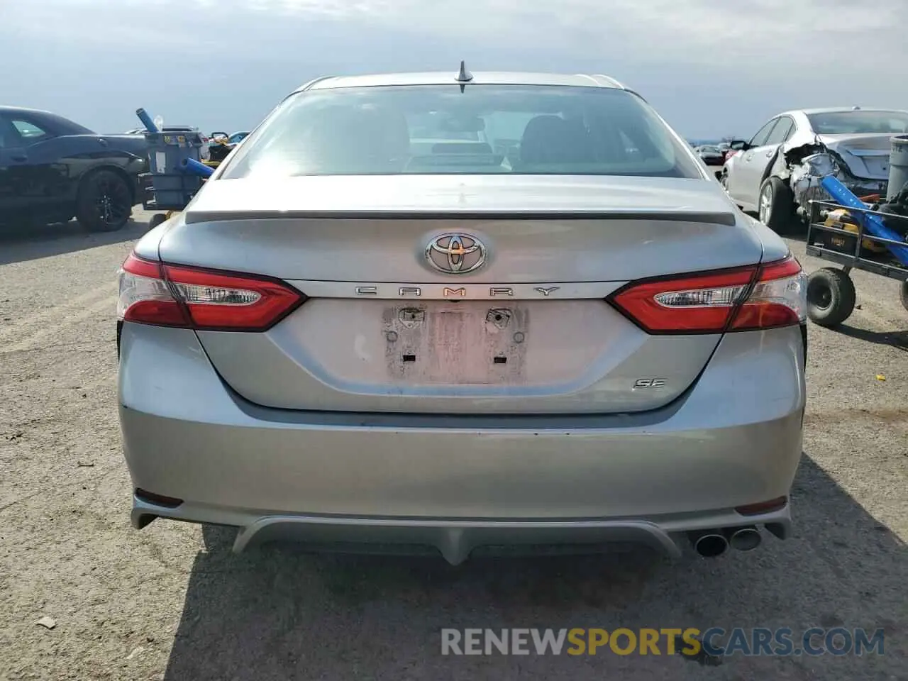 6 Photograph of a damaged car 4T1M11AK8LU910878 TOYOTA CAMRY 2020