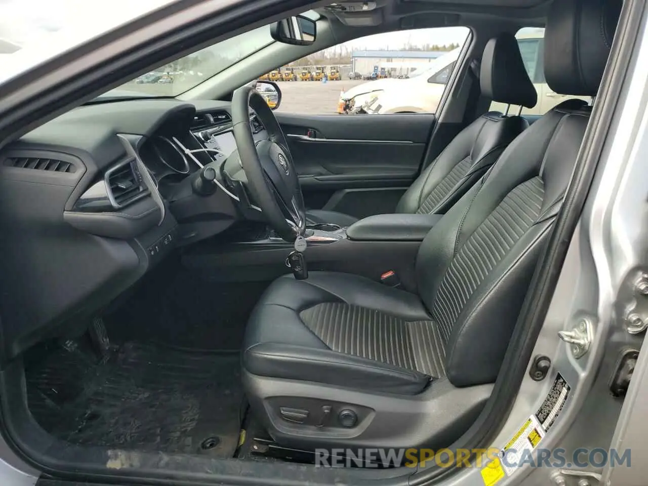 7 Photograph of a damaged car 4T1M11AK8LU910878 TOYOTA CAMRY 2020