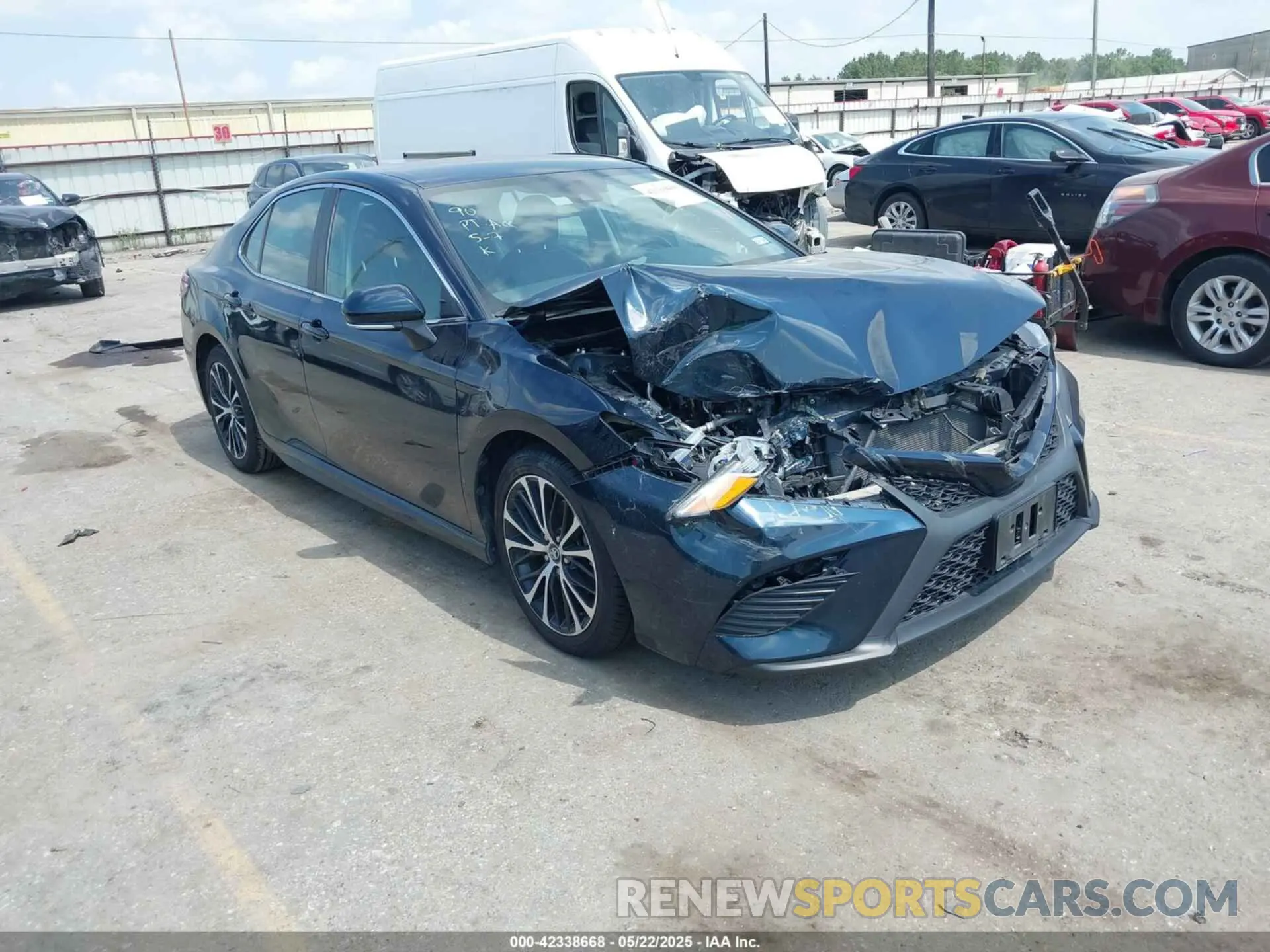 1 Photograph of a damaged car 4T1M11AK8LU913988 TOYOTA CAMRY 2020