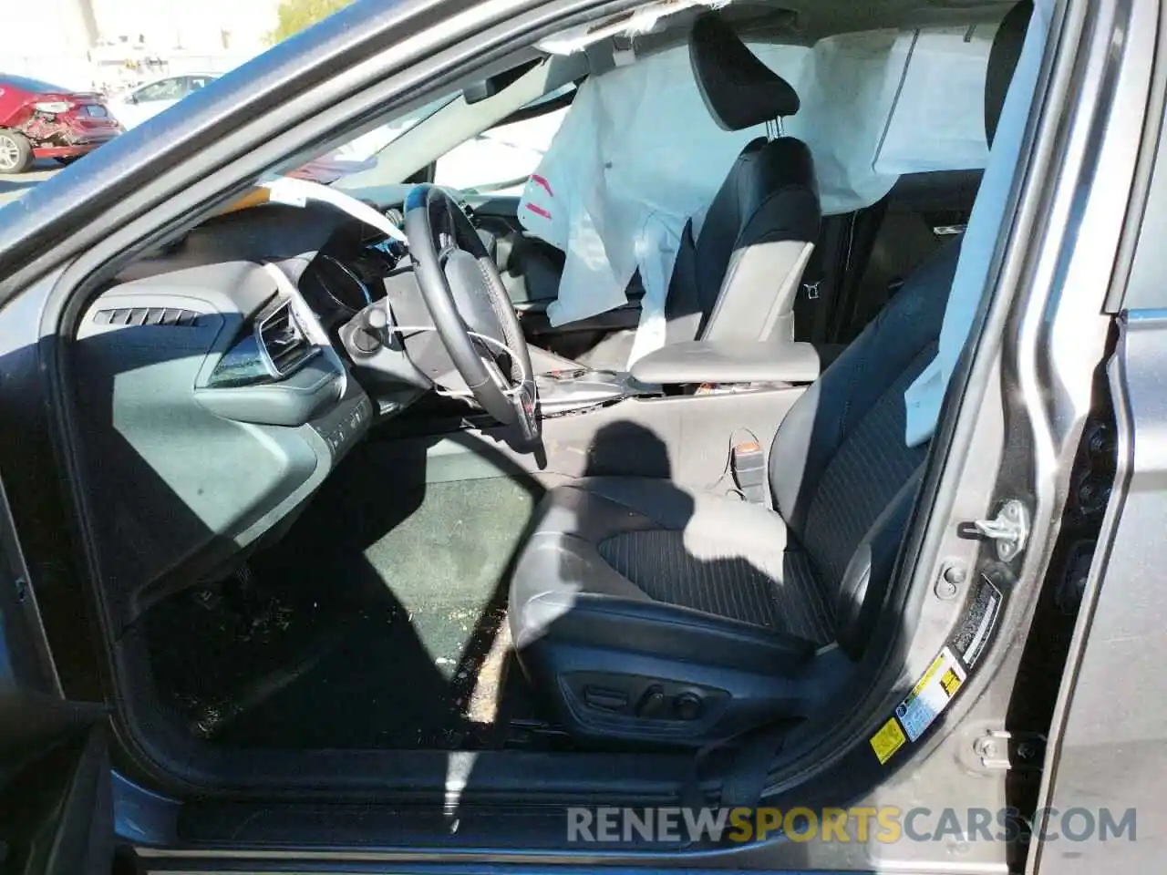 5 Photograph of a damaged car 4T1M11AK8LU921329 TOYOTA CAMRY 2020