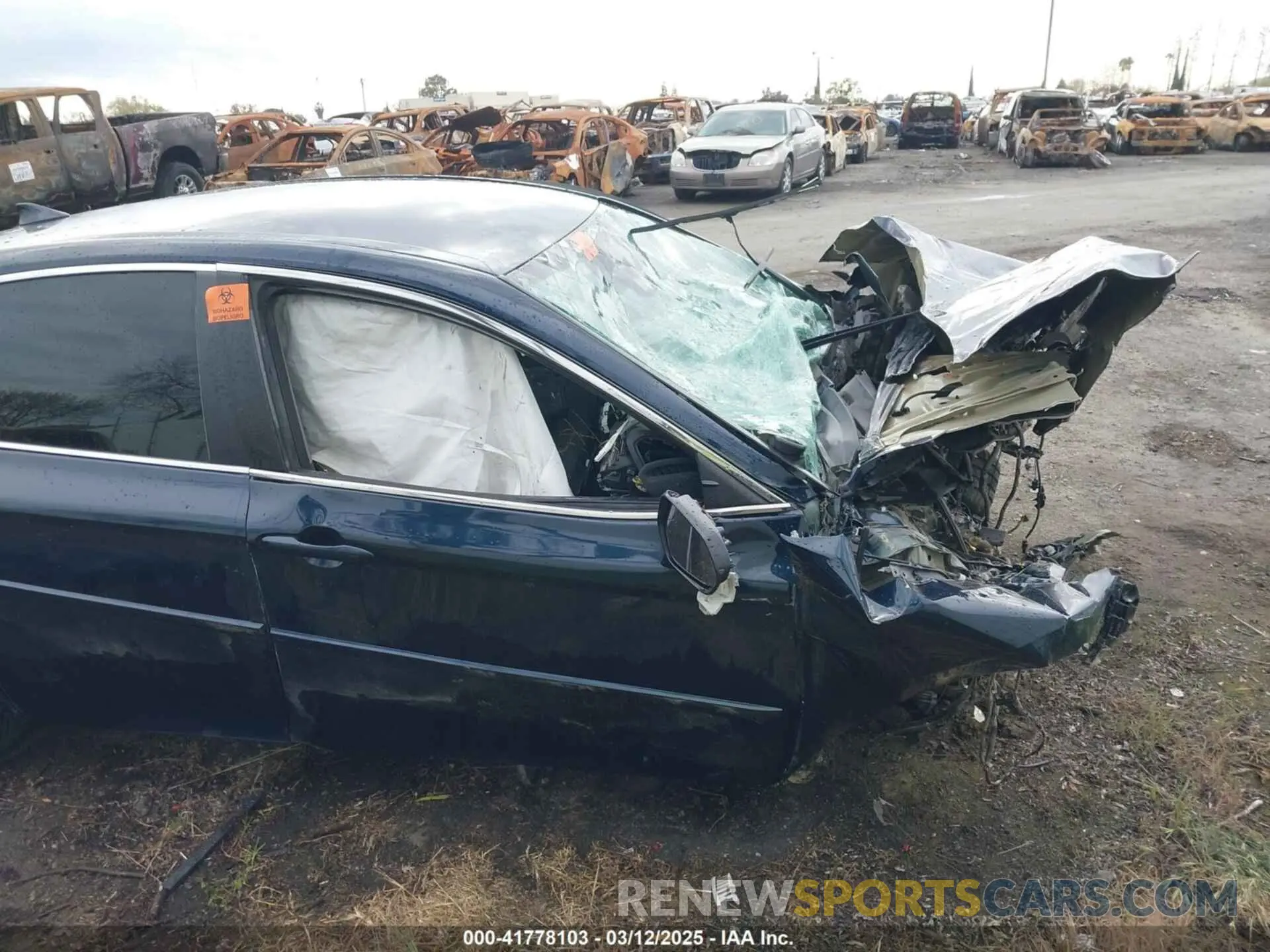 17 Photograph of a damaged car 4T1M11AK8LU937109 TOYOTA CAMRY 2020