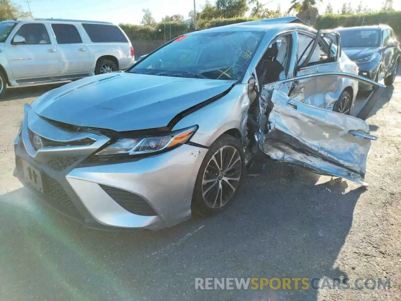 2 Photograph of a damaged car 4T1M11AK8LU985208 TOYOTA CAMRY 2020