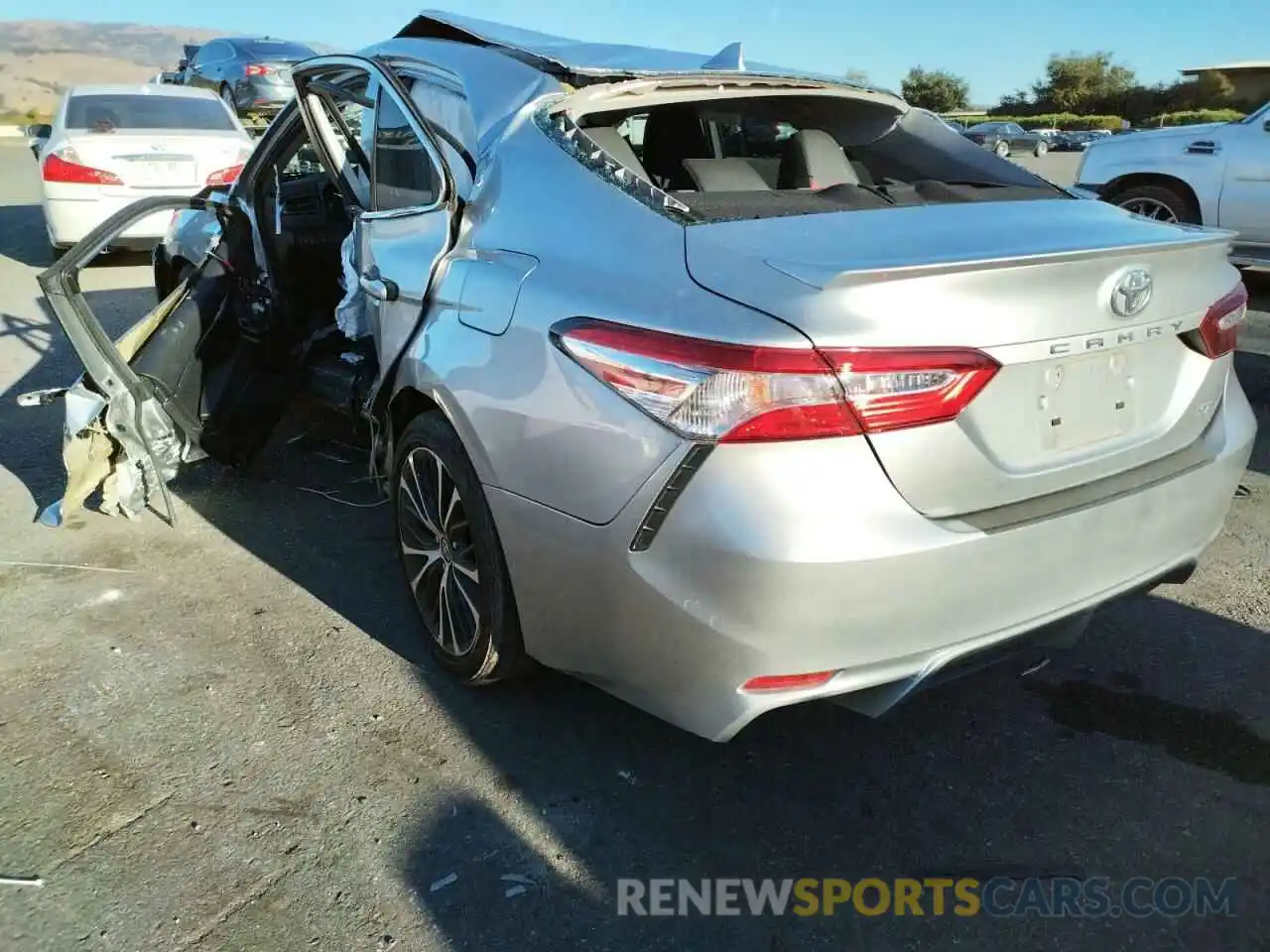 3 Photograph of a damaged car 4T1M11AK8LU985208 TOYOTA CAMRY 2020