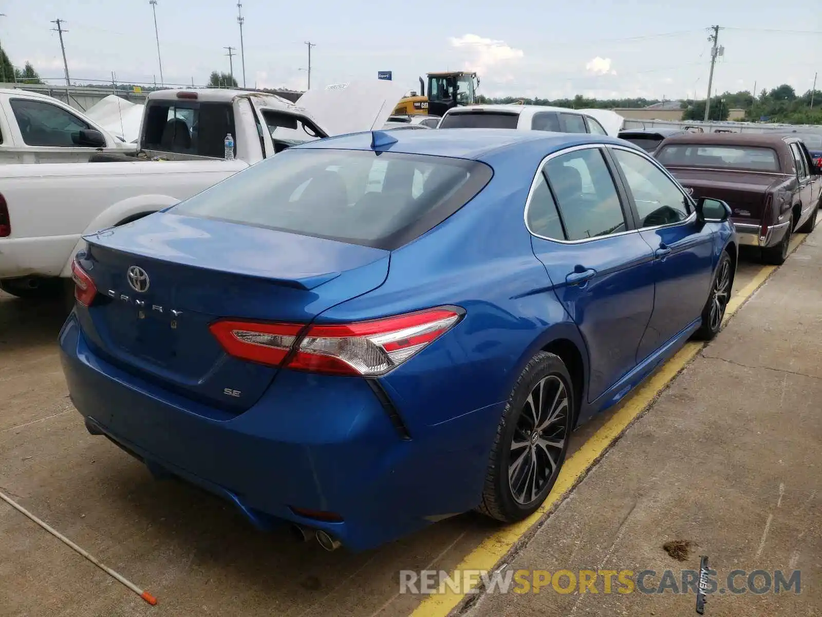 4 Photograph of a damaged car 4T1M11AK9LU305204 TOYOTA CAMRY 2020