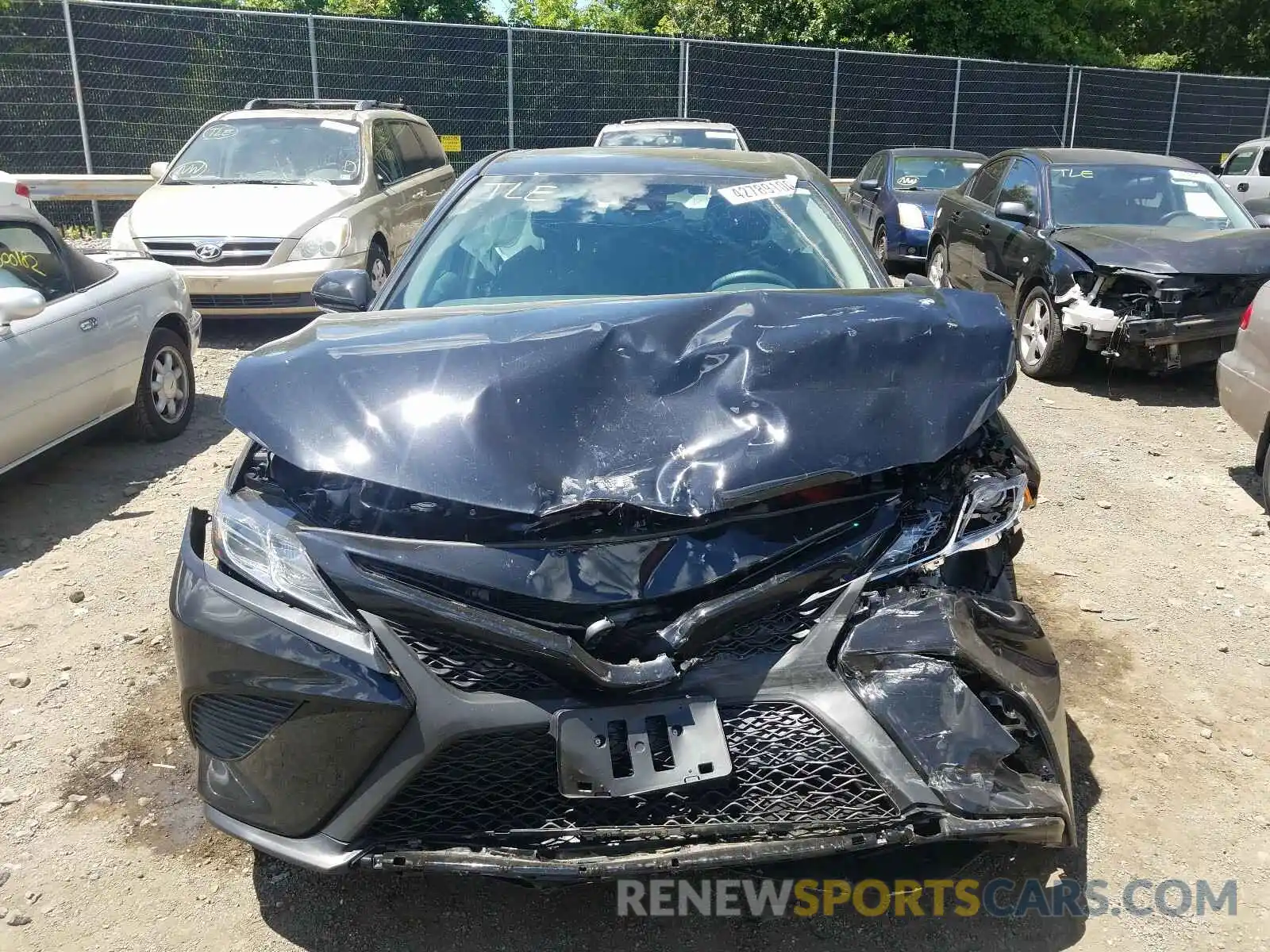 9 Photograph of a damaged car 4T1M11AK9LU908895 TOYOTA CAMRY 2020