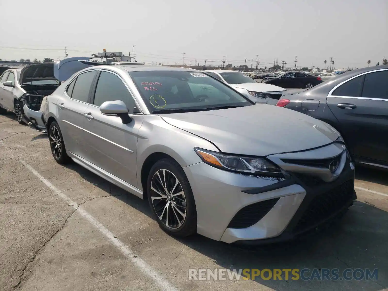 1 Photograph of a damaged car 4T1M11AK9LU925695 TOYOTA CAMRY 2020