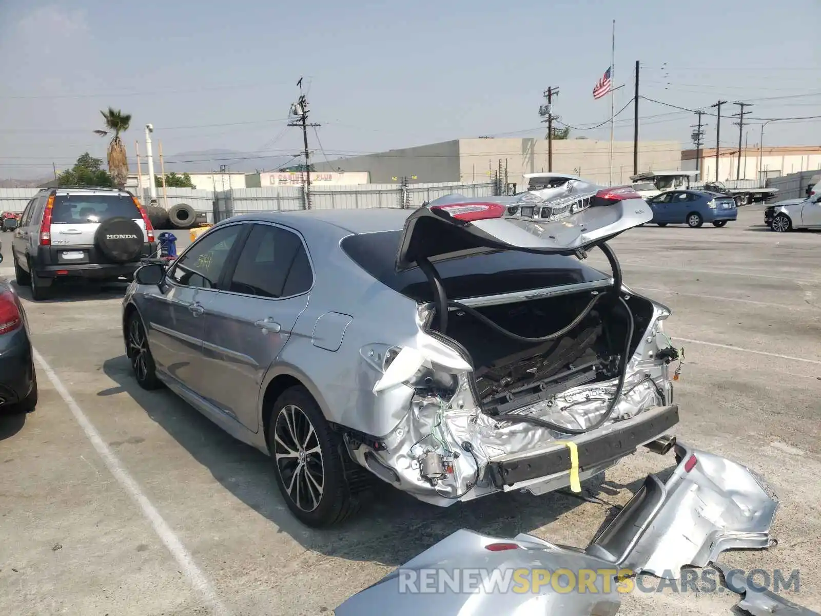 3 Photograph of a damaged car 4T1M11AK9LU925695 TOYOTA CAMRY 2020