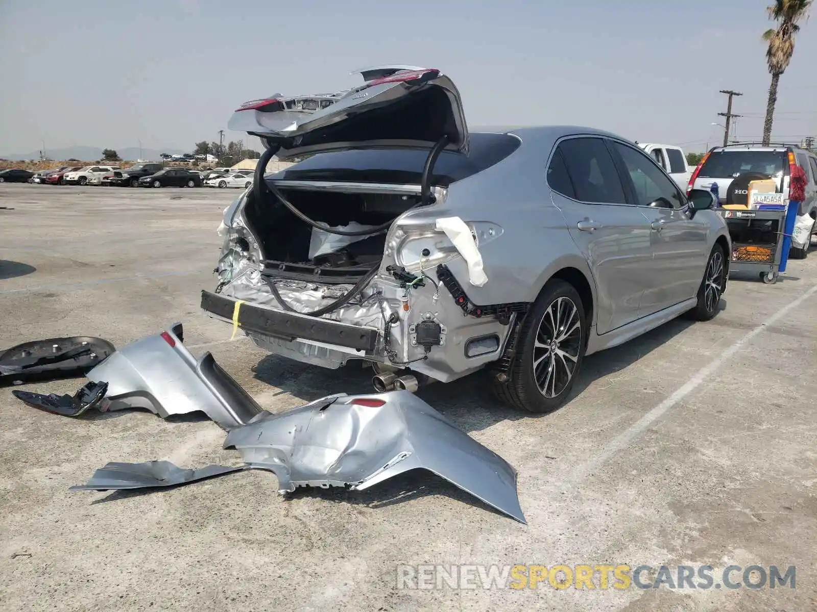 4 Photograph of a damaged car 4T1M11AK9LU925695 TOYOTA CAMRY 2020