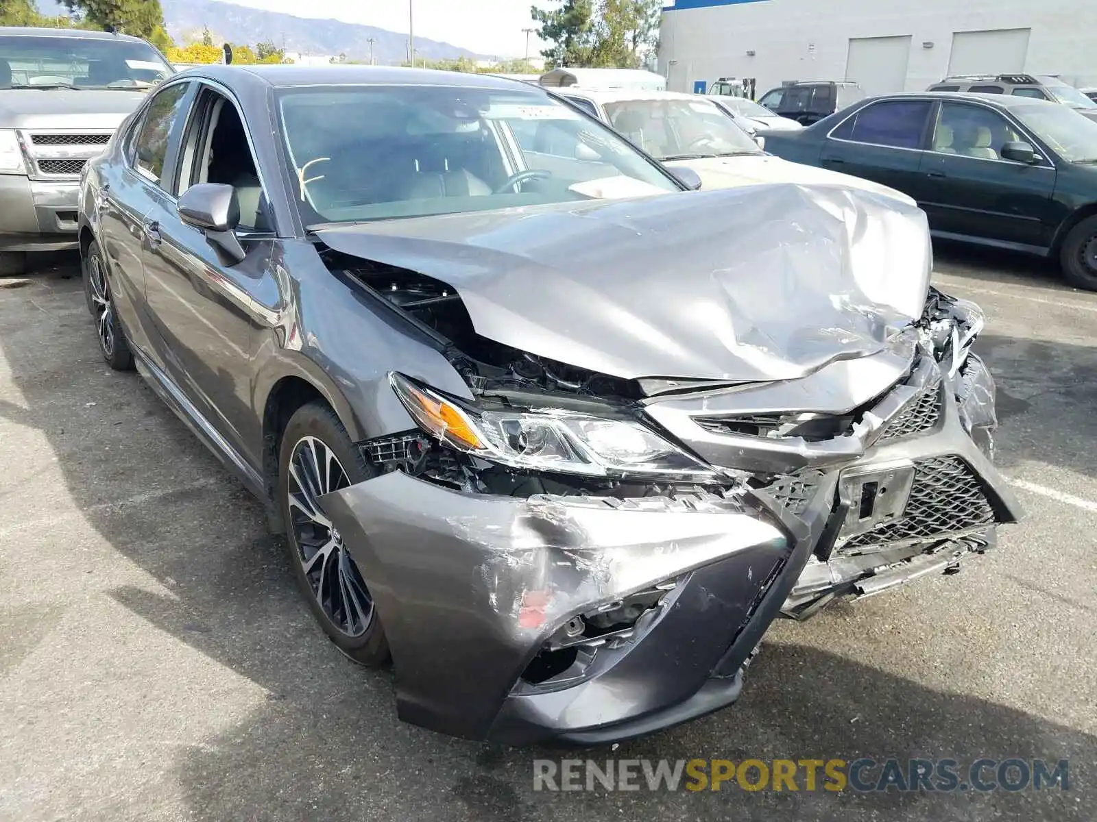 1 Photograph of a damaged car 4T1M11AK9LU929441 TOYOTA CAMRY 2020