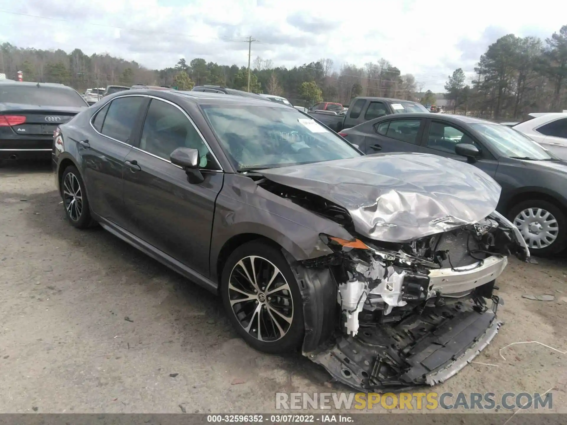 1 Photograph of a damaged car 4T1M11AK9LU953741 TOYOTA CAMRY 2020