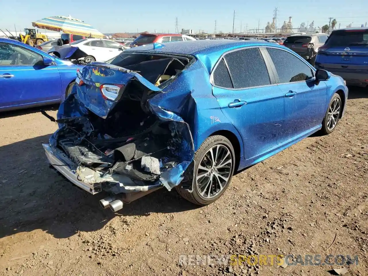 4 Photograph of a damaged car 4T1M11AKXLU315675 TOYOTA CAMRY 2020