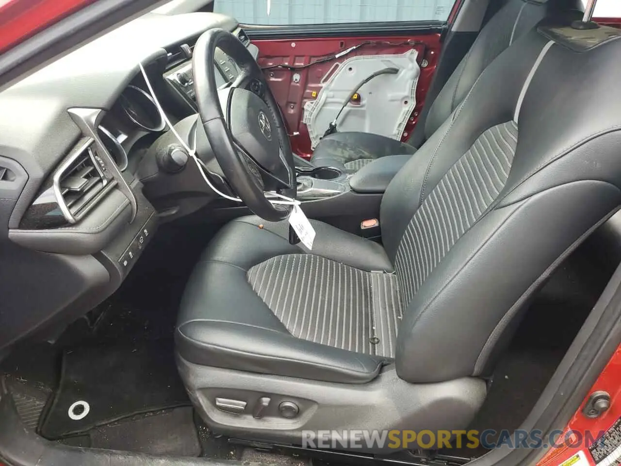 7 Photograph of a damaged car 4T1M11AKXLU320861 TOYOTA CAMRY 2020