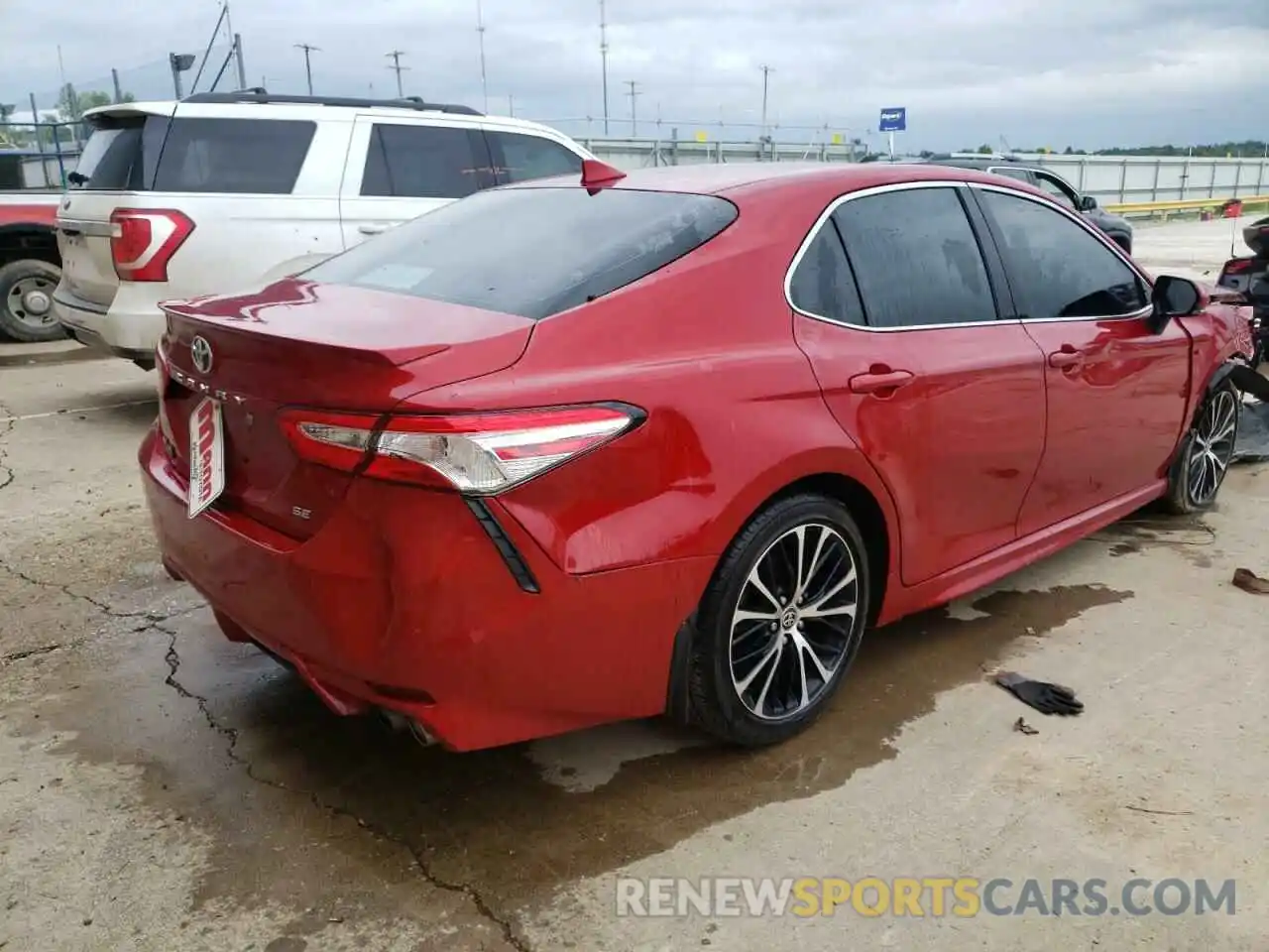 4 Photograph of a damaged car 4T1M11AKXLU393521 TOYOTA CAMRY 2020