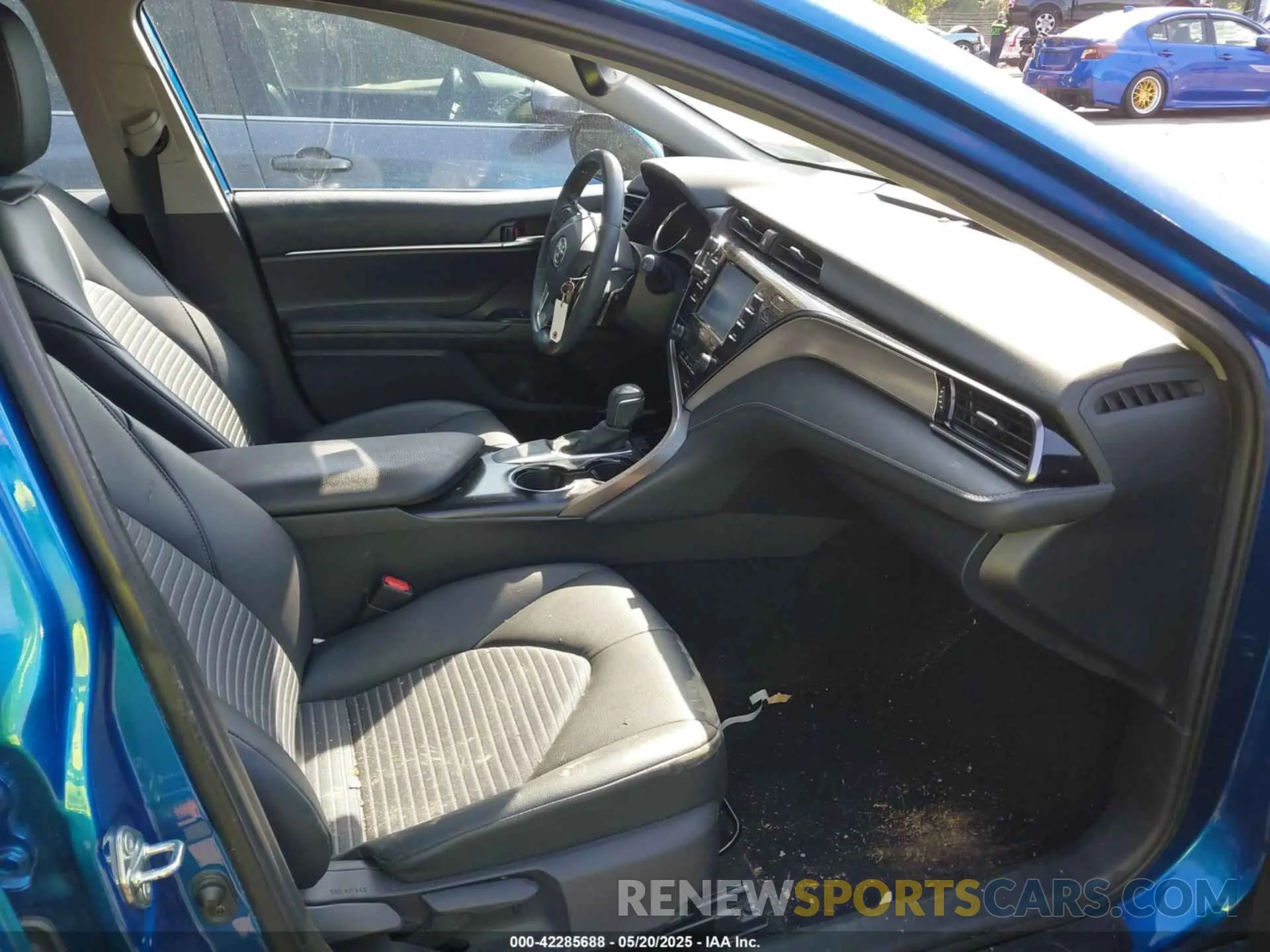 5 Photograph of a damaged car 4T1M11AKXLU394541 TOYOTA CAMRY 2020