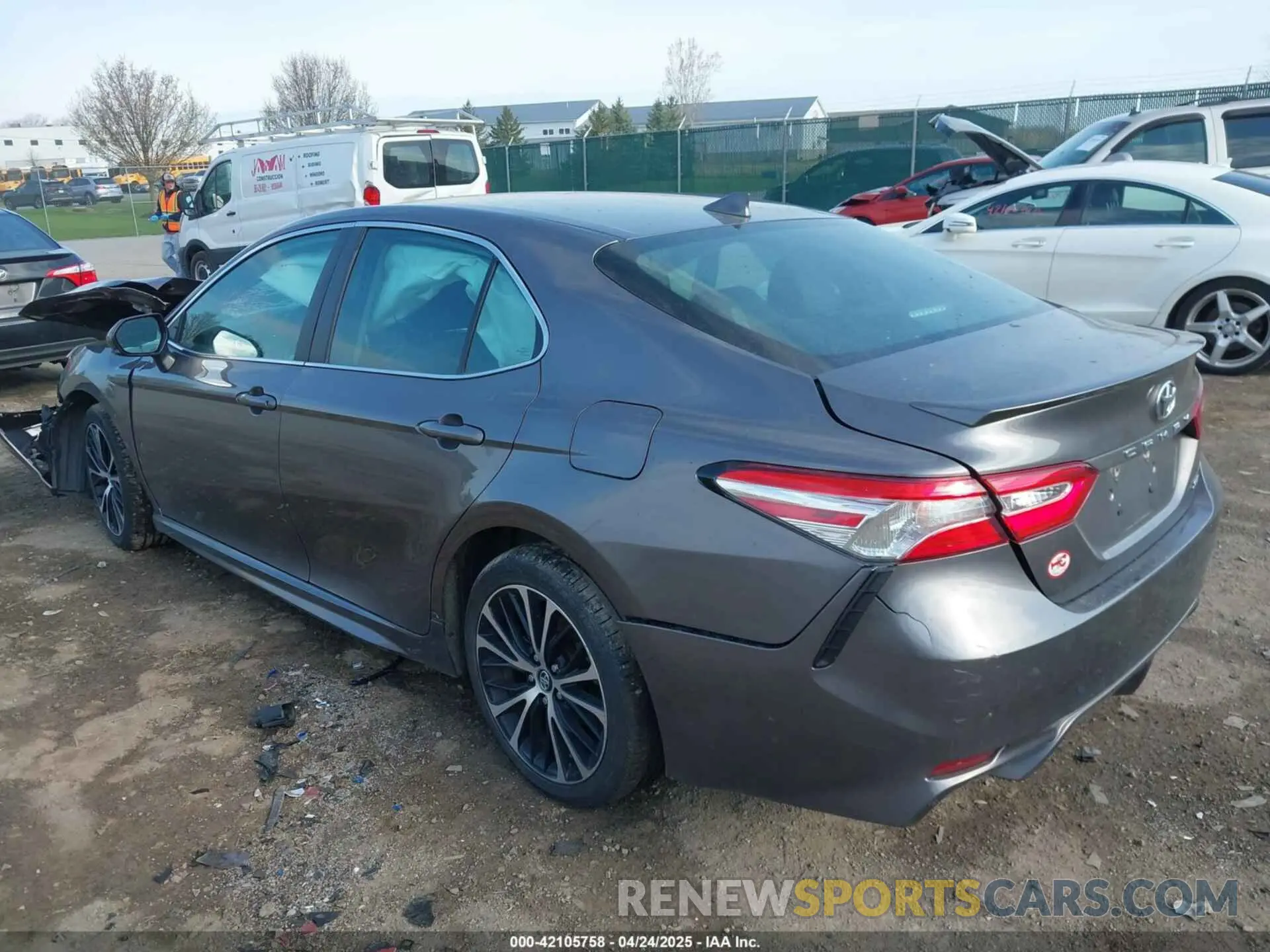 3 Photograph of a damaged car 4T1M11AKXLU883991 TOYOTA CAMRY 2020