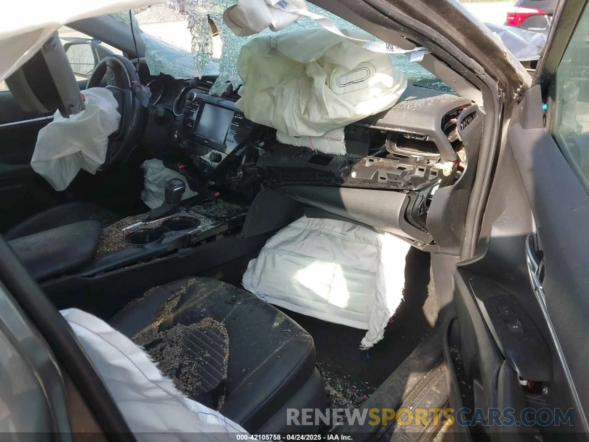 5 Photograph of a damaged car 4T1M11AKXLU883991 TOYOTA CAMRY 2020