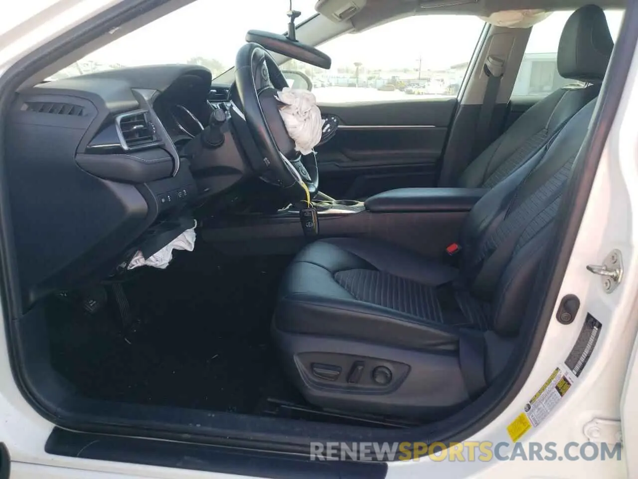 7 Photograph of a damaged car 4T1M11AKXLU897759 TOYOTA CAMRY 2020
