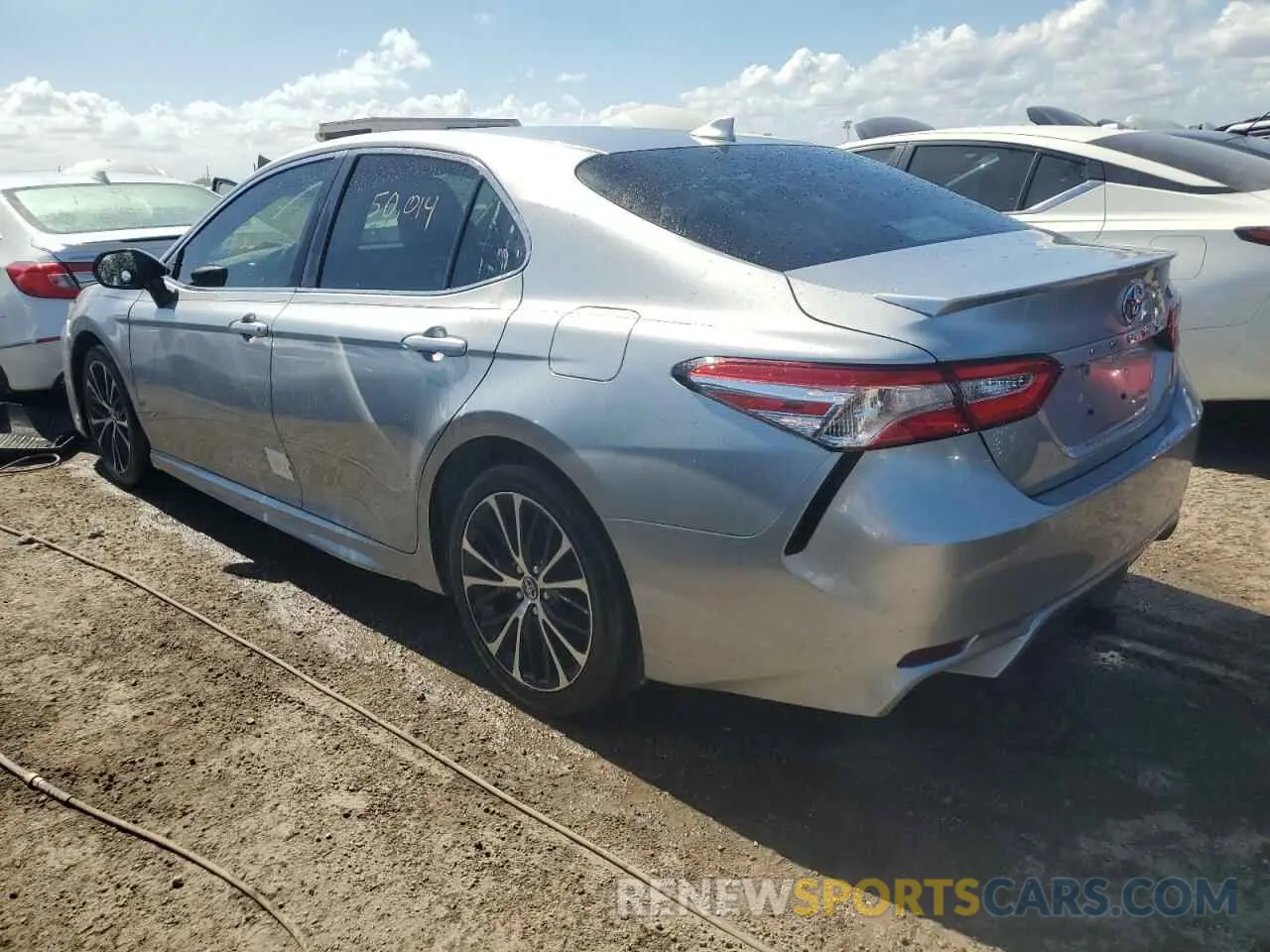 2 Photograph of a damaged car 4T1M11AKXLU912390 TOYOTA CAMRY 2020
