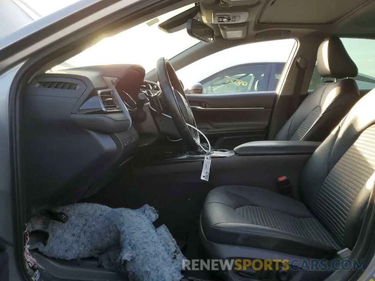7 Photograph of a damaged car 4T1M11AKXLU912390 TOYOTA CAMRY 2020