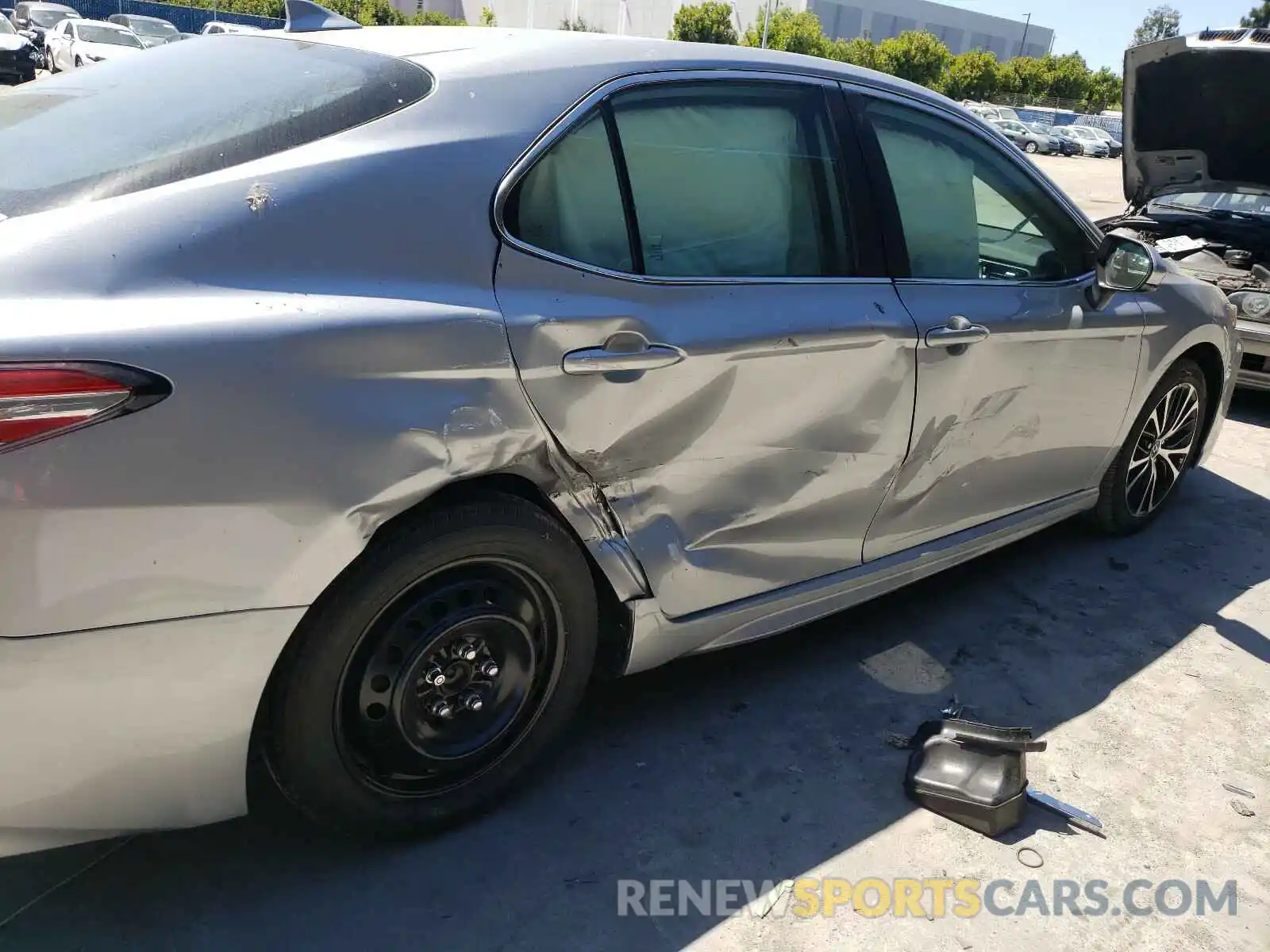 9 Photograph of a damaged car 4T1M11AKXLU913149 TOYOTA CAMRY 2020