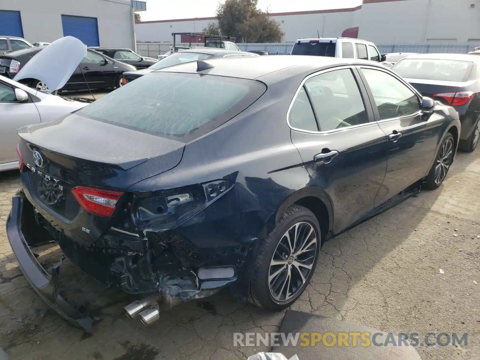 4 Photograph of a damaged car 4T1M11AKXLU966742 TOYOTA CAMRY 2020