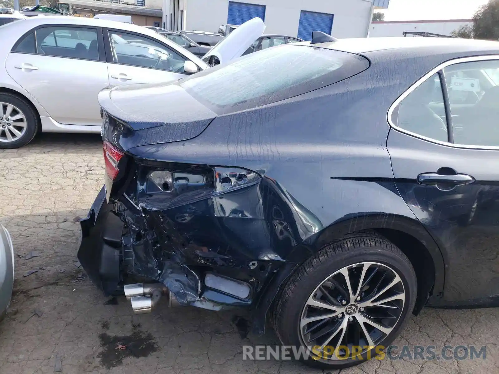 9 Photograph of a damaged car 4T1M11AKXLU966742 TOYOTA CAMRY 2020