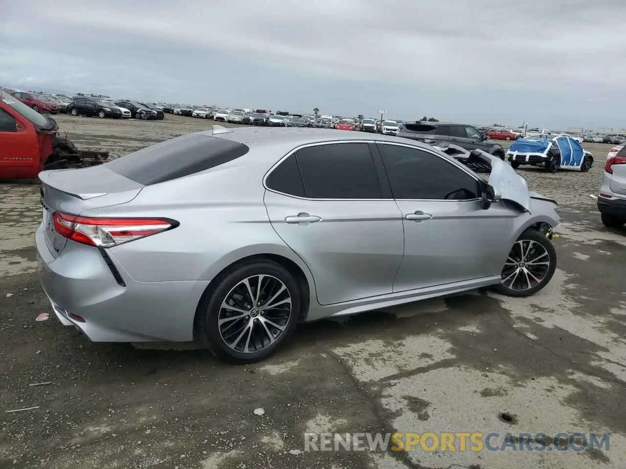 3 Photograph of a damaged car 4T1M11AKXLU974243 TOYOTA CAMRY 2020