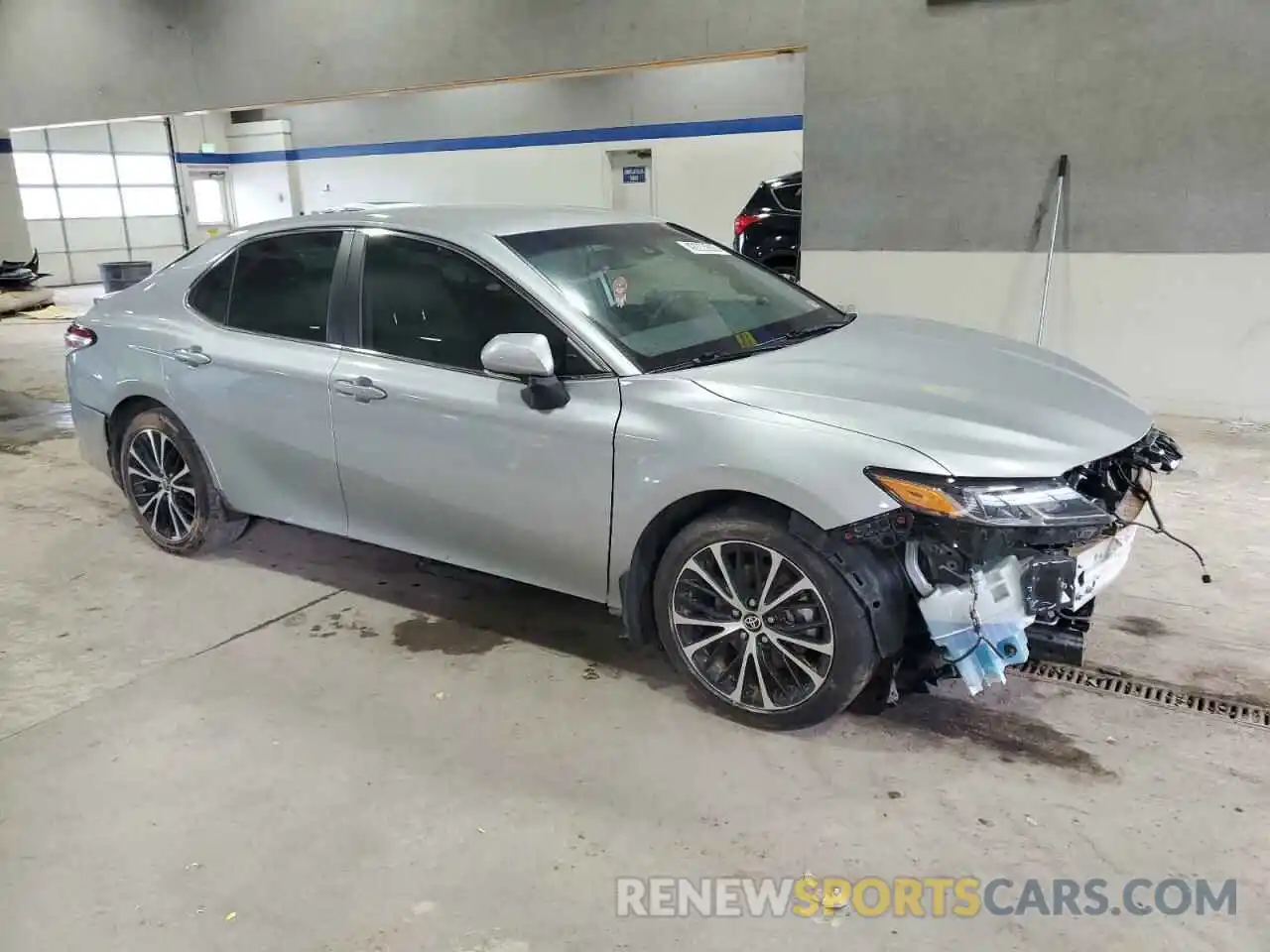 4 Photograph of a damaged car 4T1M11BK0LU016551 TOYOTA CAMRY 2020